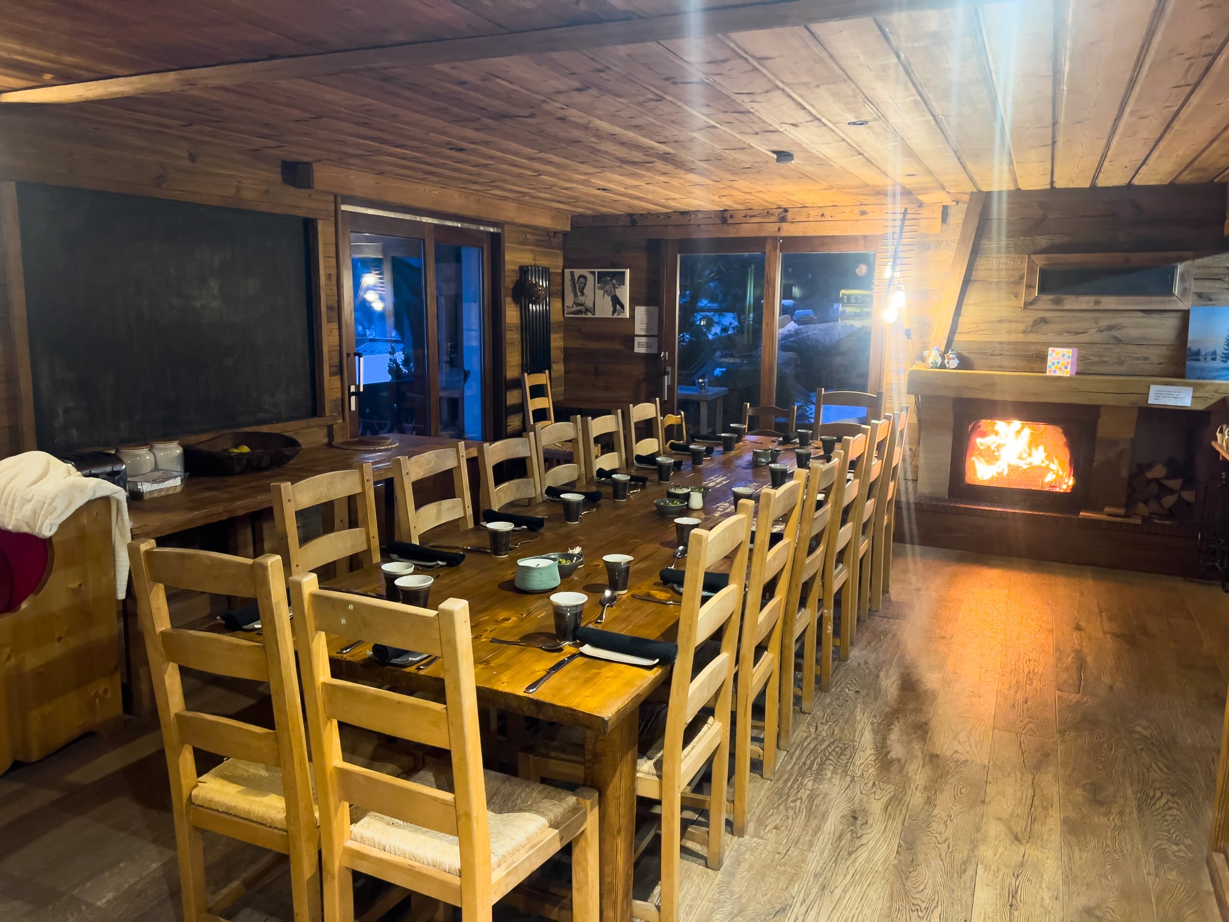 Warm and inviting chalet dining space in Les Gets ideal for group dinners and in-house catering.