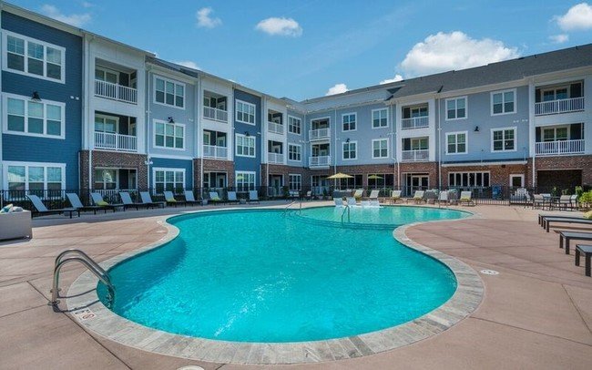 citizen-apartments-newport-news-va-resort-style-pool.jpg