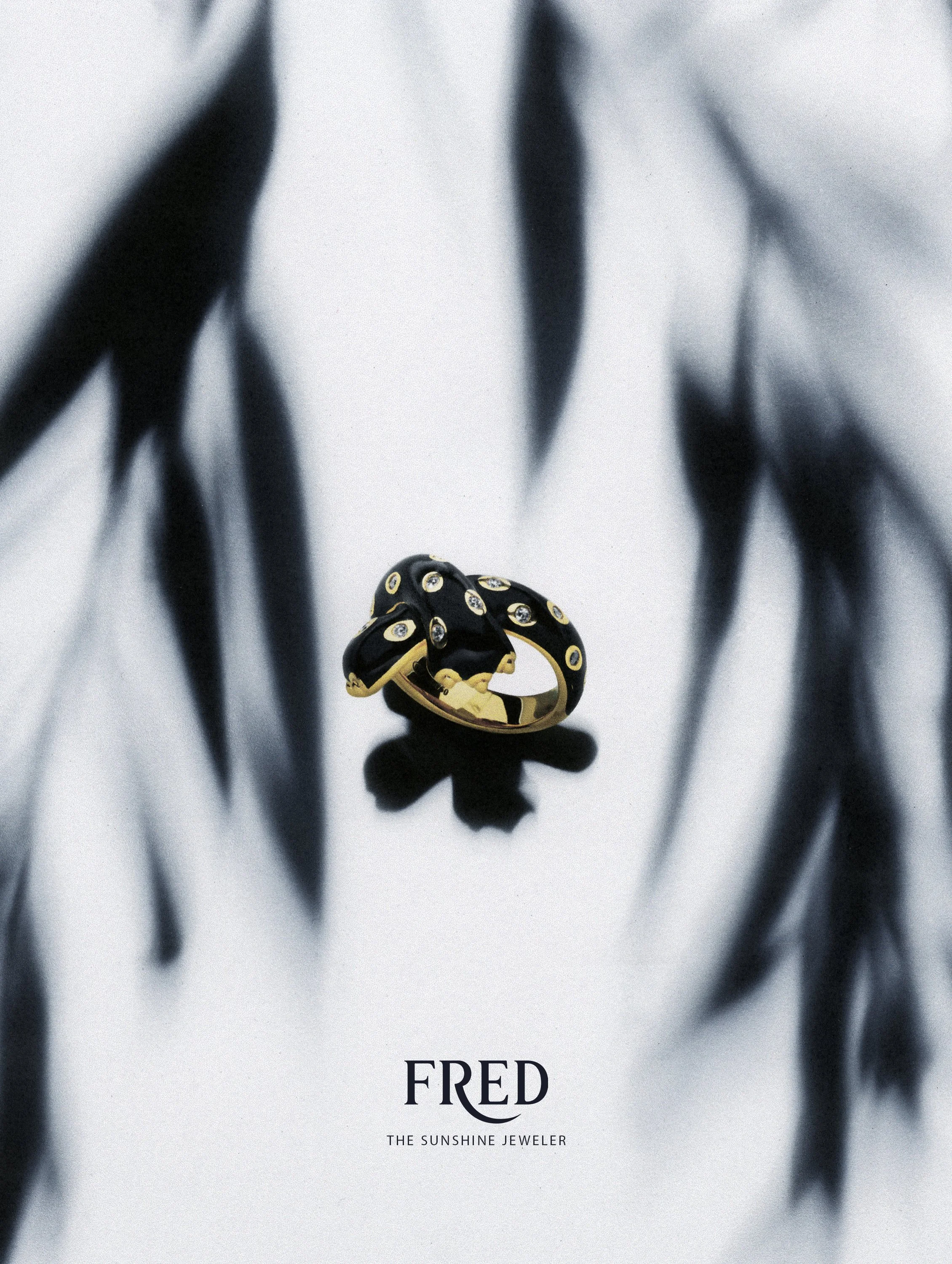Fred, @Achille Laplante Le Brun. 
Le bijou s’affirme comme une ponctuation de lumière. Entre rigueur graphique et contrastes organiques, l’image sublime la matière pour révéler l’élégance moderne et radieuse des bijoux, dans un instant d’été suspendu