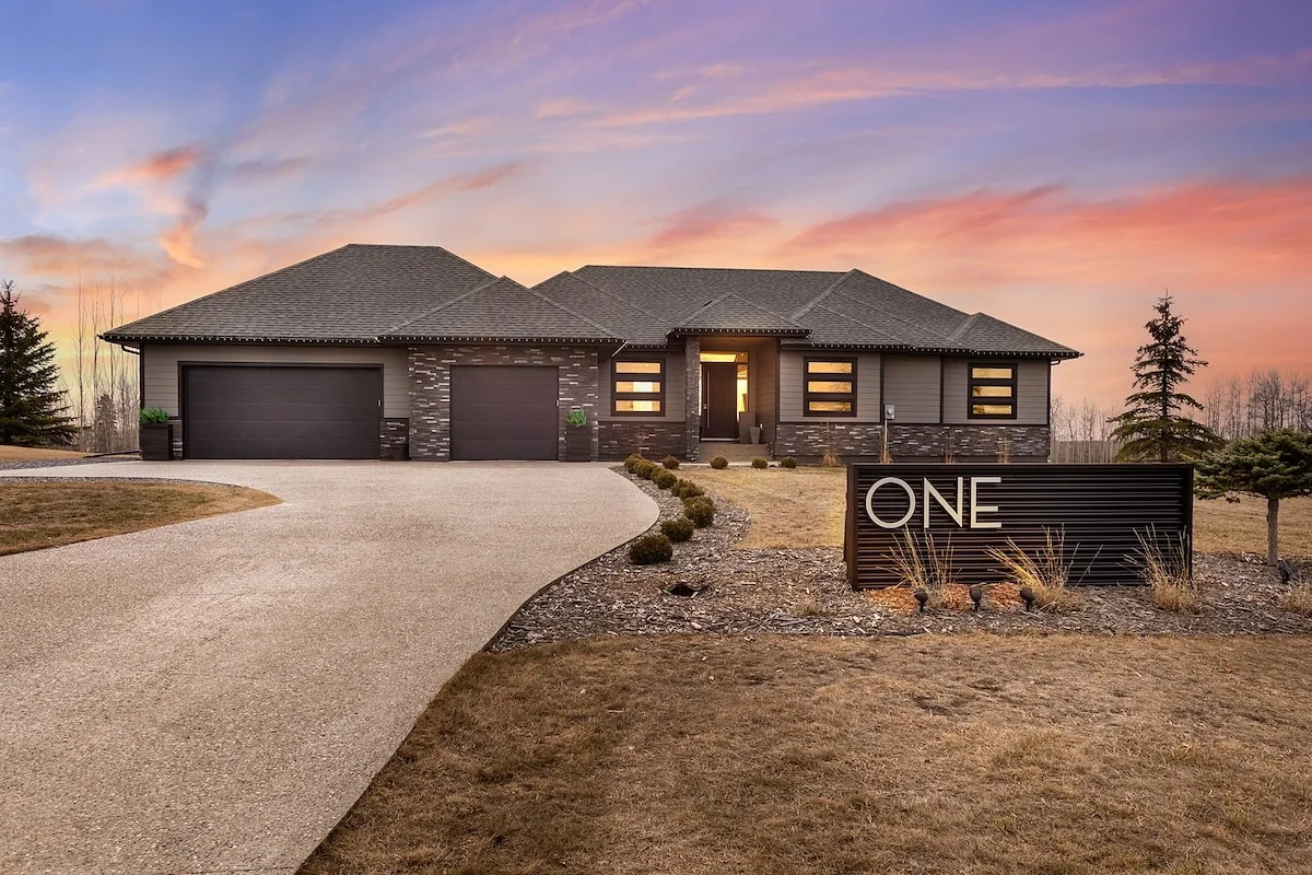 2023 JL 25515 TWP Rd 511A DUSK-A.webp