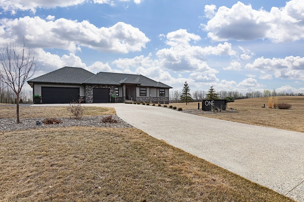 2023 JL 25515 TWP Rd 511A 01.webp