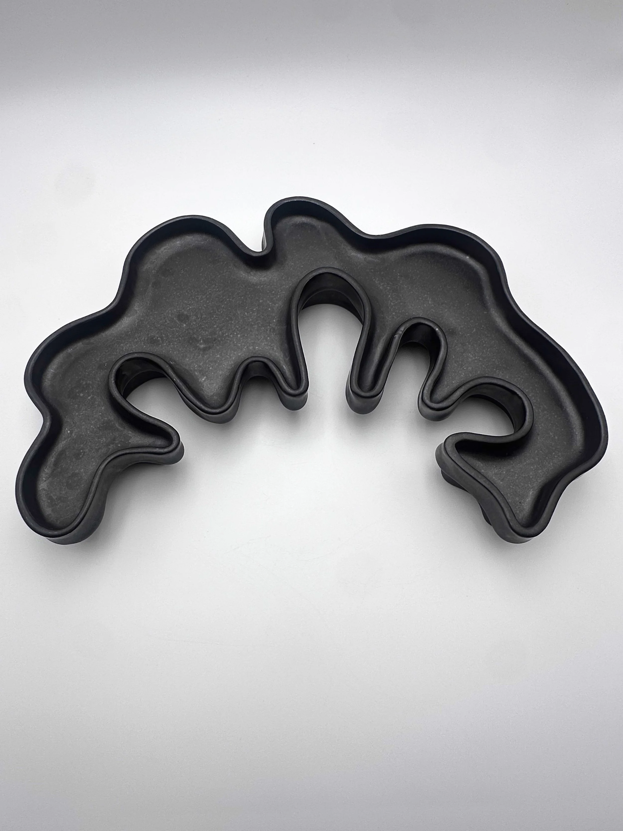 PLASMA PEDESTAL TRAY LARGE MATTE BLACK