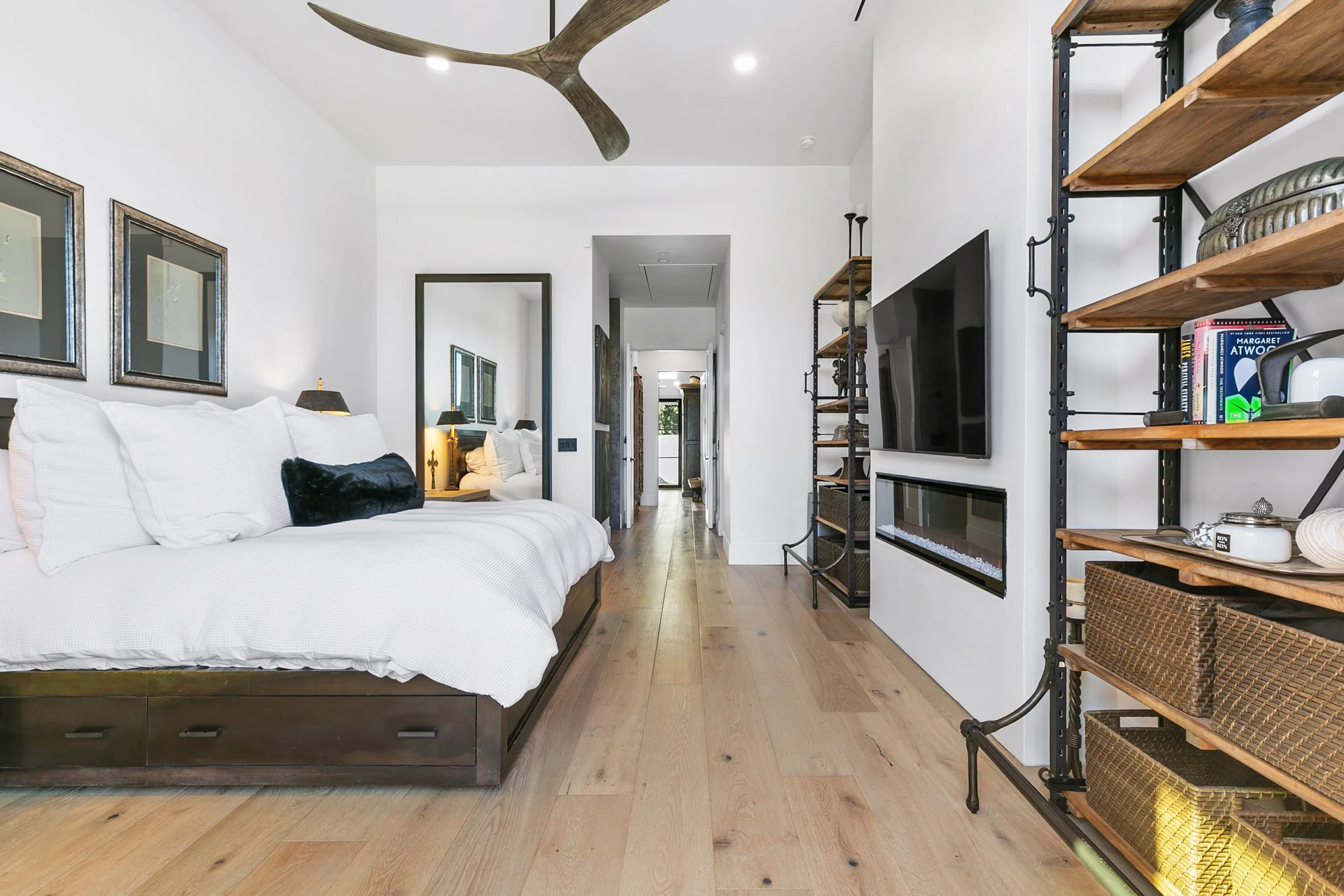 26-11-1 3919 Avenida Brisa FINAL-44 copy.jpg