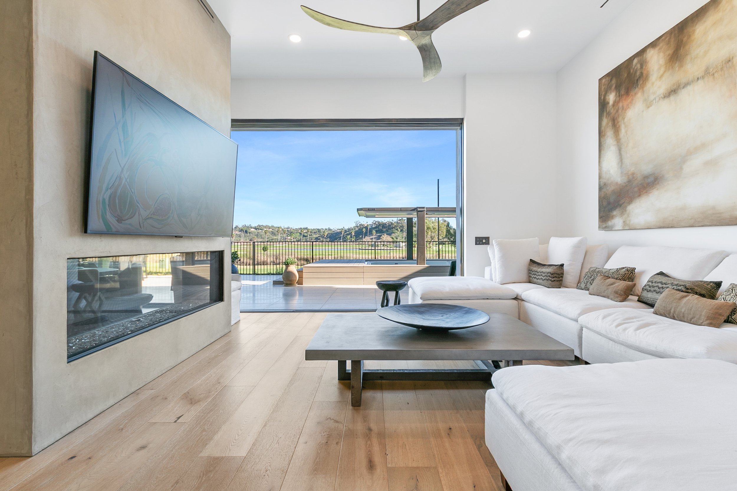 26-11-1 3919 Avenida Brisa FINAL-30 copy.jpg