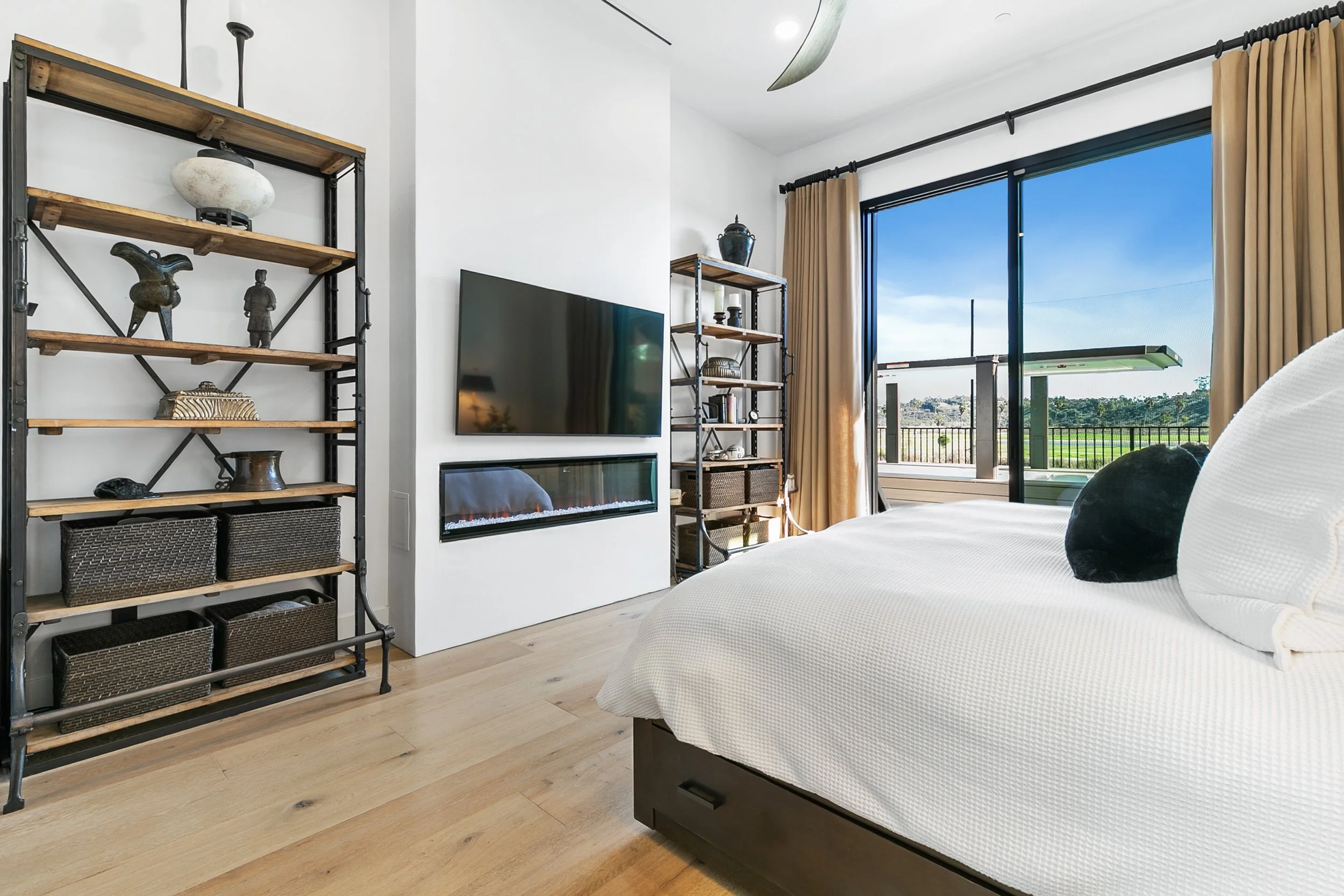 26-11-1 3919 Avenida Brisa FINAL-42 copy.jpg