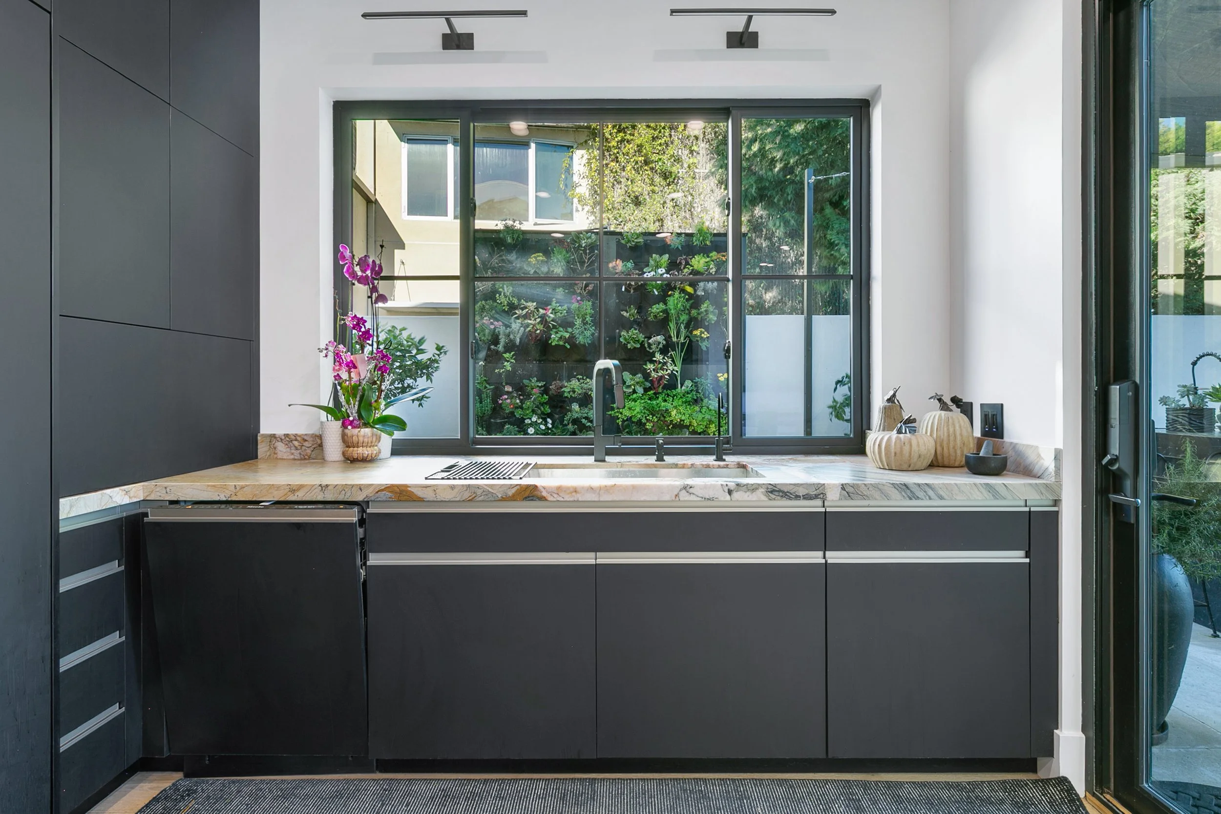 26-11-1 3919 Avenida Brisa FINAL-27 copy.jpg