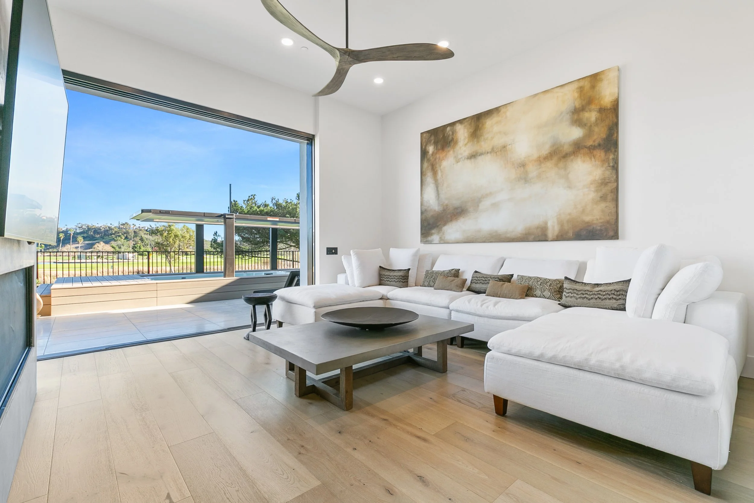 26-11-1 3919 Avenida Brisa FINAL-33 copy.jpg