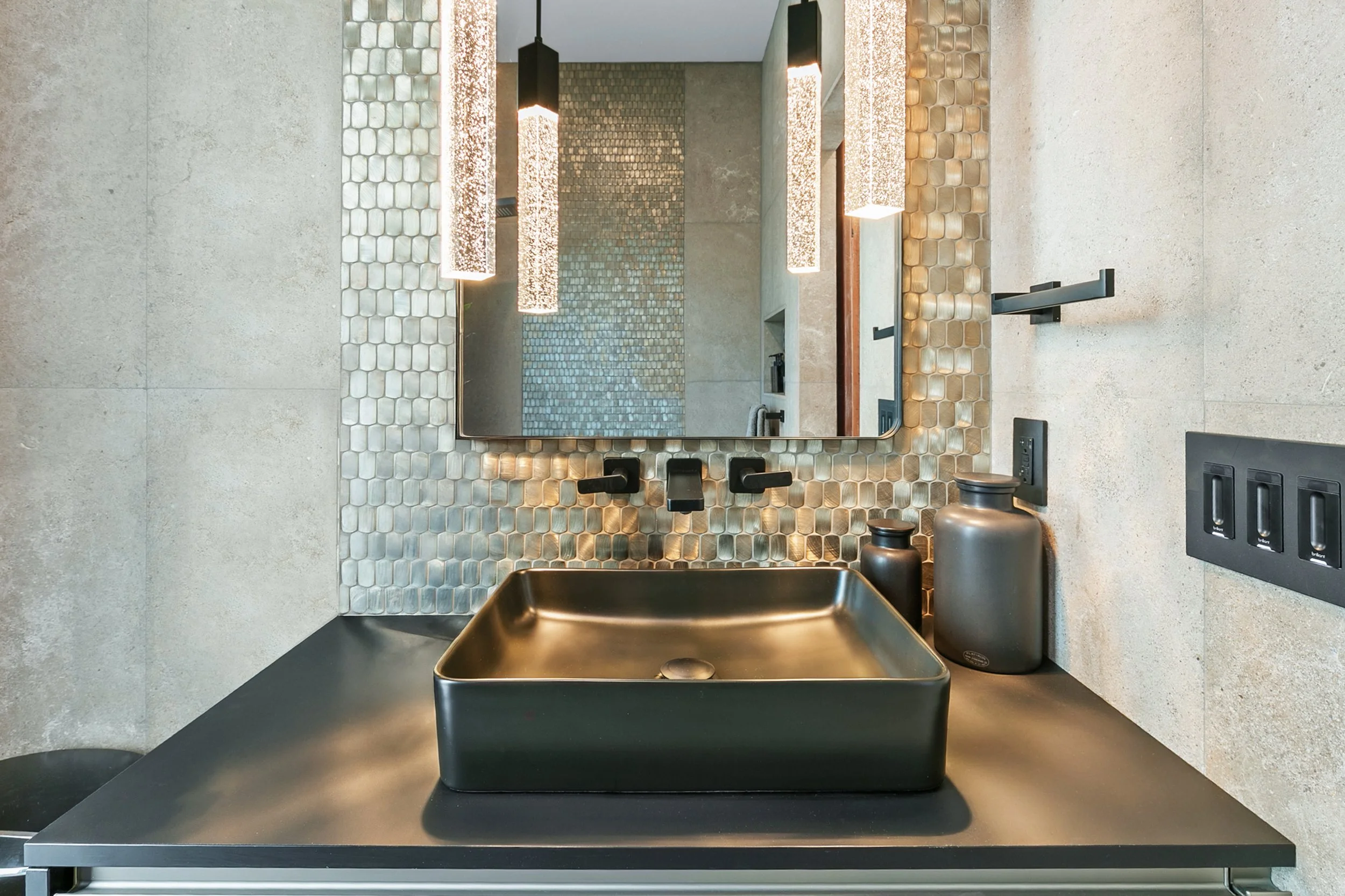 26-11-1 3919 Avenida Brisa FINAL-50 copy.jpg