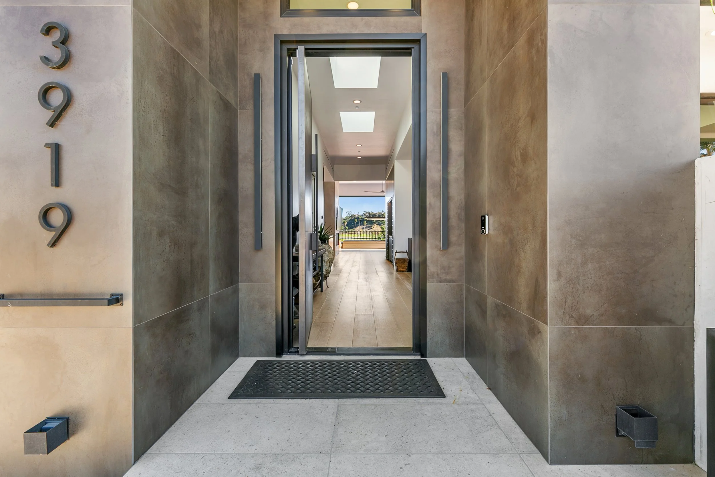 26-11-1 3919 Avenida Brisa FINAL-6 copy.jpg