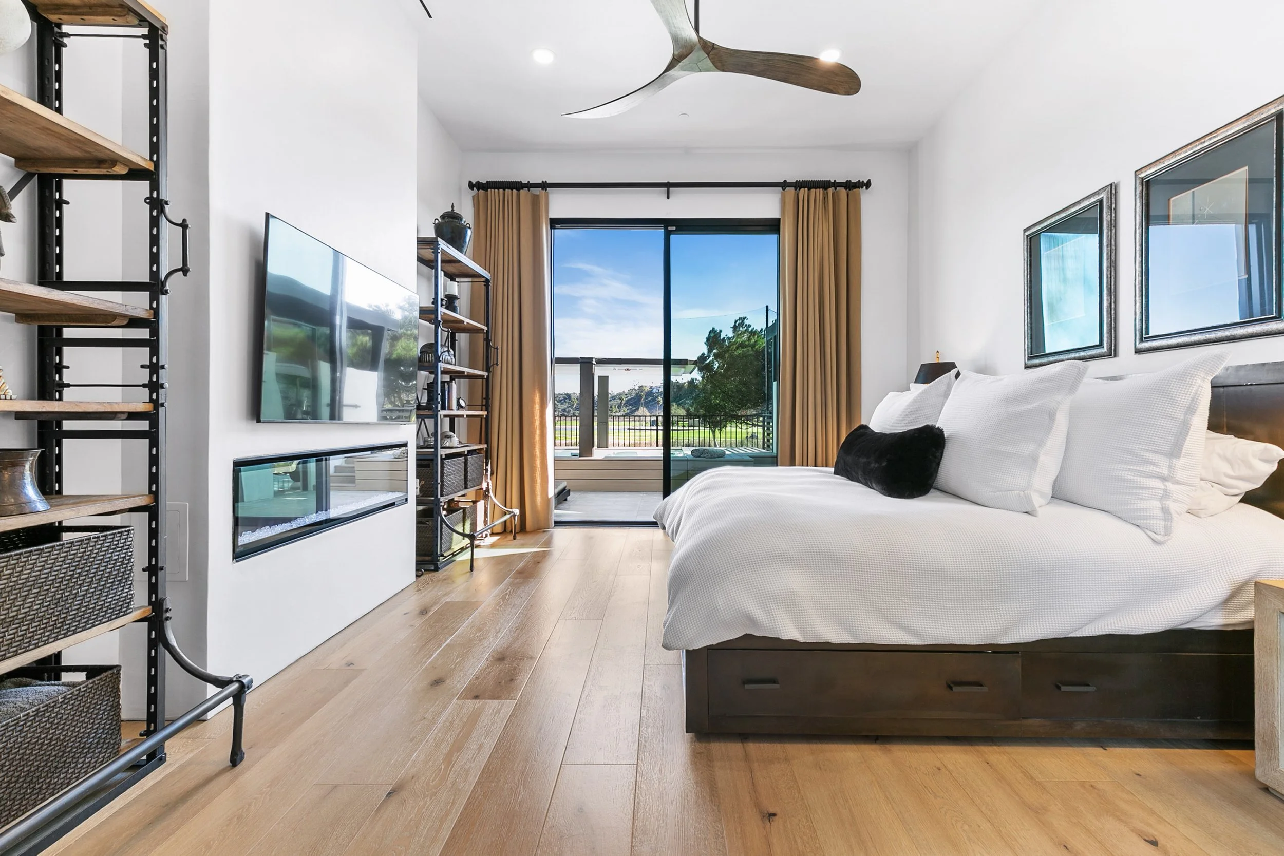 26-11-1 3919 Avenida Brisa FINAL-41 copy.jpg