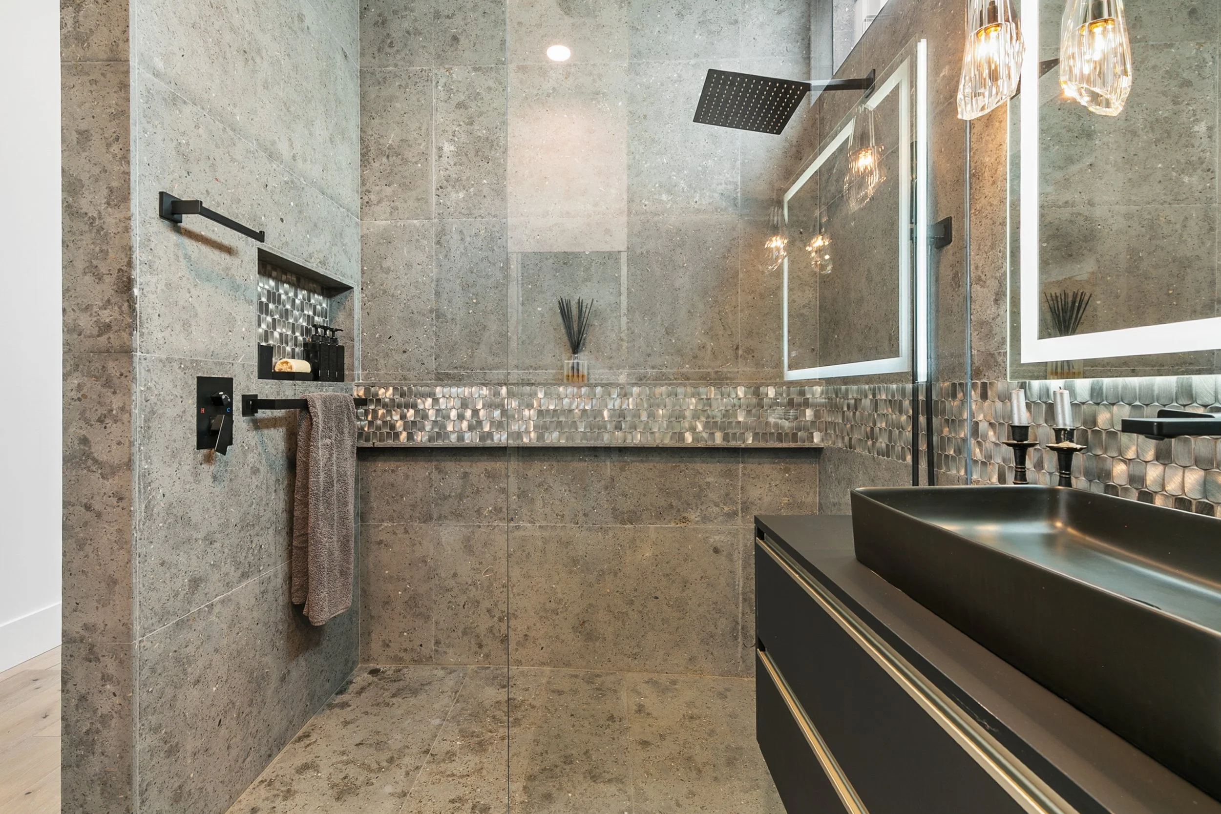 26-11-1 3919 Avenida Brisa FINAL-47 copy.jpg