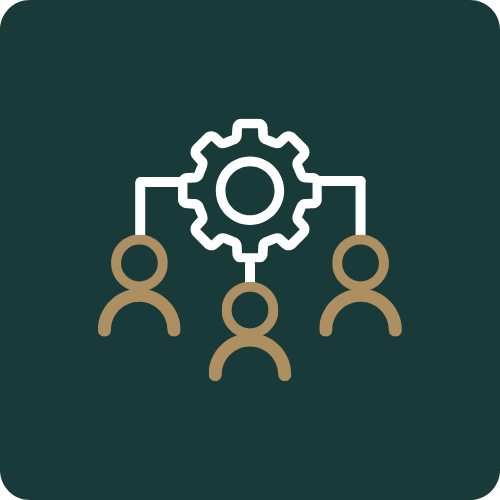 Icon of a gear connected to three human figures, representing teamwork or collaboration.