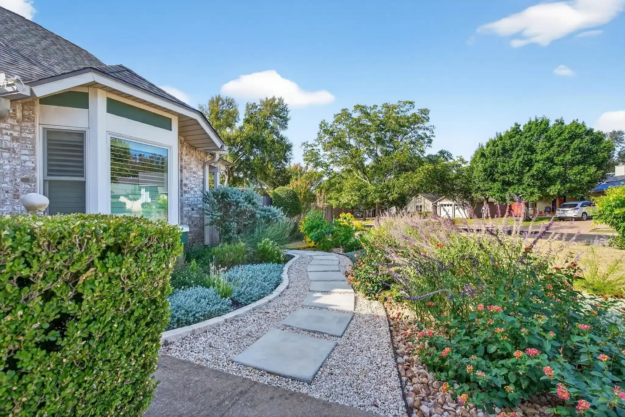 How To Seamlessly Blend Landscaping &amp; Hardscaping In Austin TX