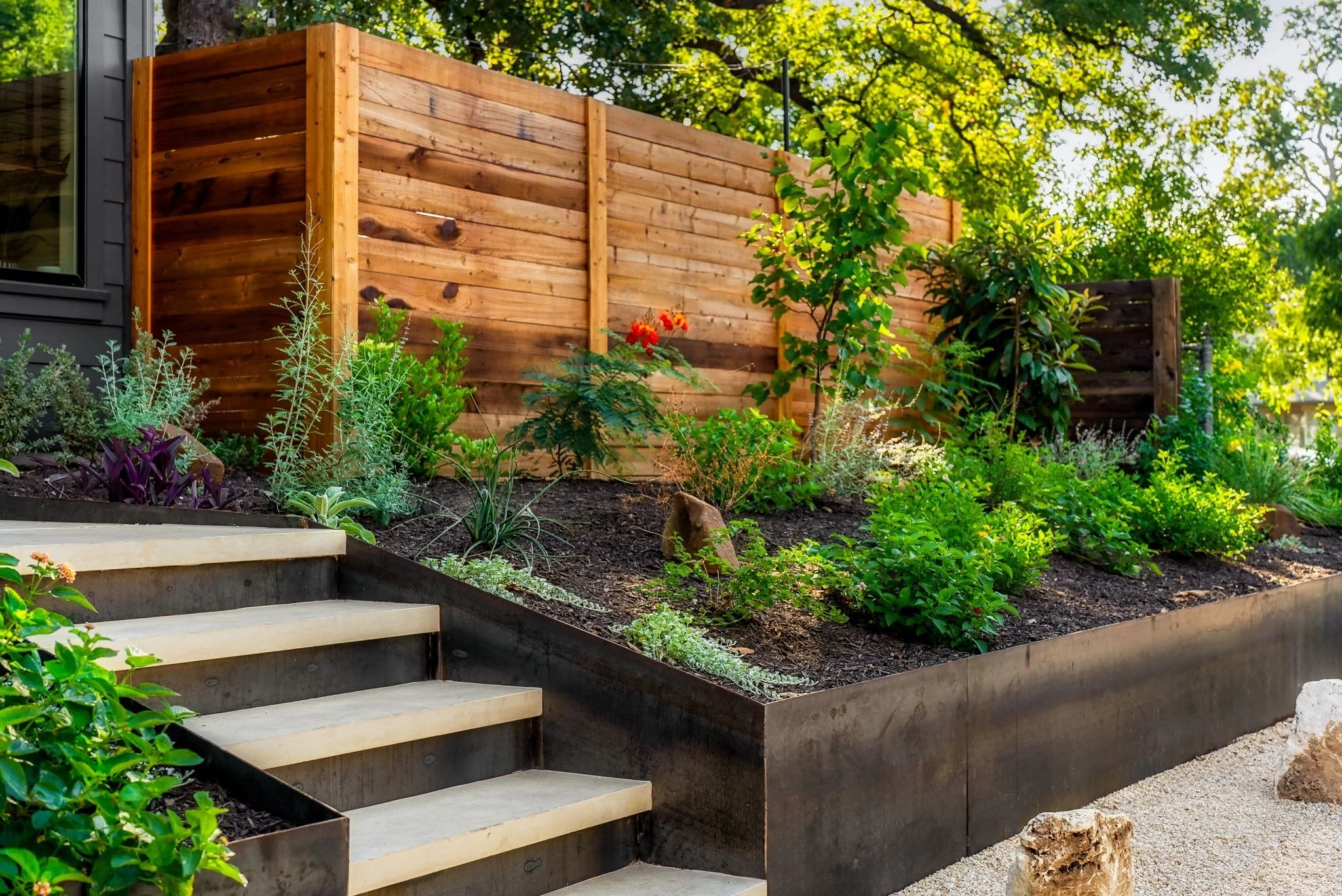Yard Fencing Replacement | Signs You Need to Replace Your Yard Fence