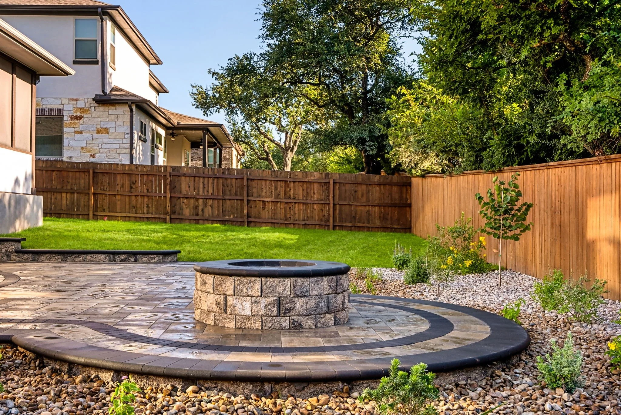 Round Fire Pit VS Square Fire Pit - Why Fire Pit Shapes Matter and Which One is Best For You