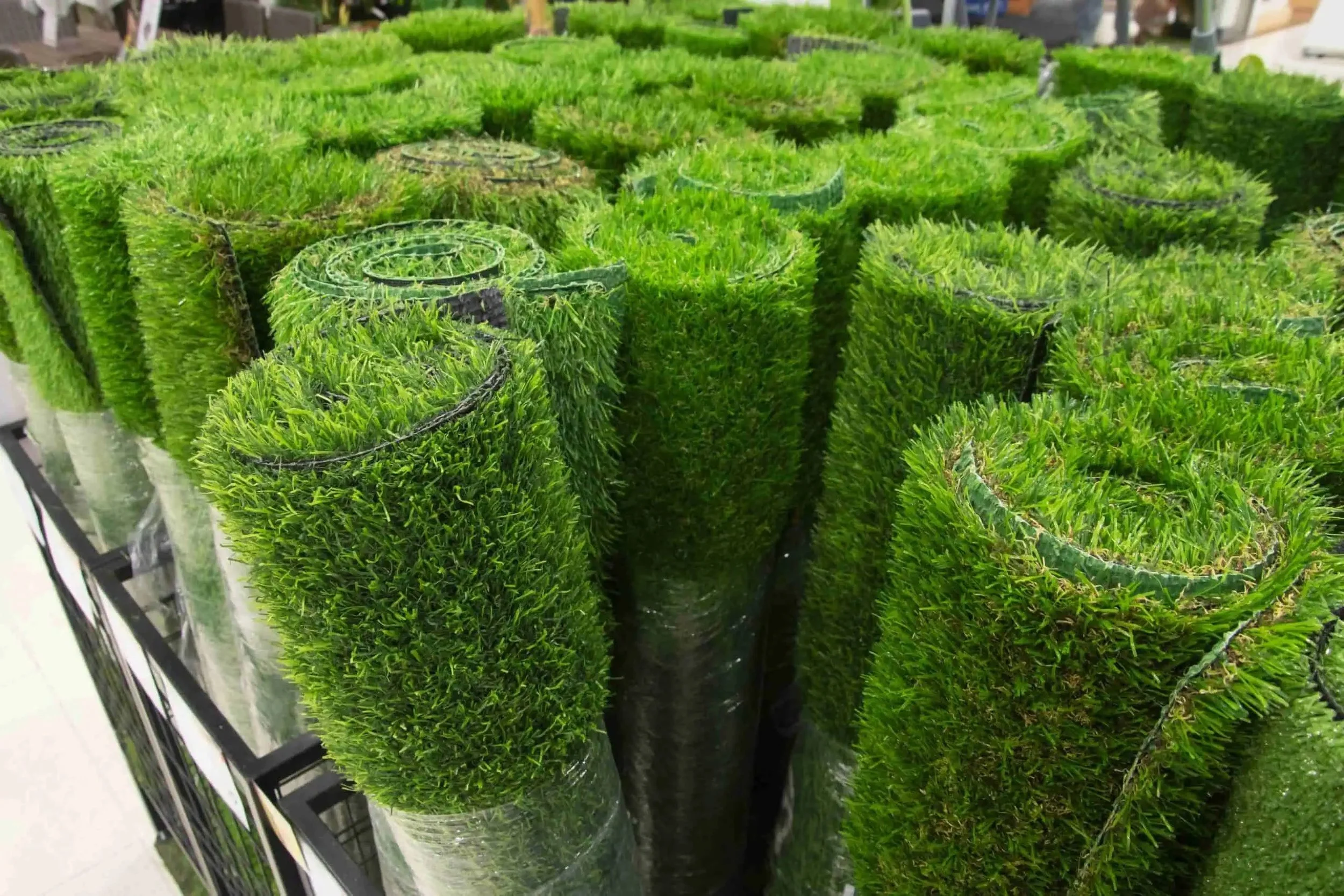 Cost Analysis: Artificial Turf vs Natural Grass for Commercial Spaces