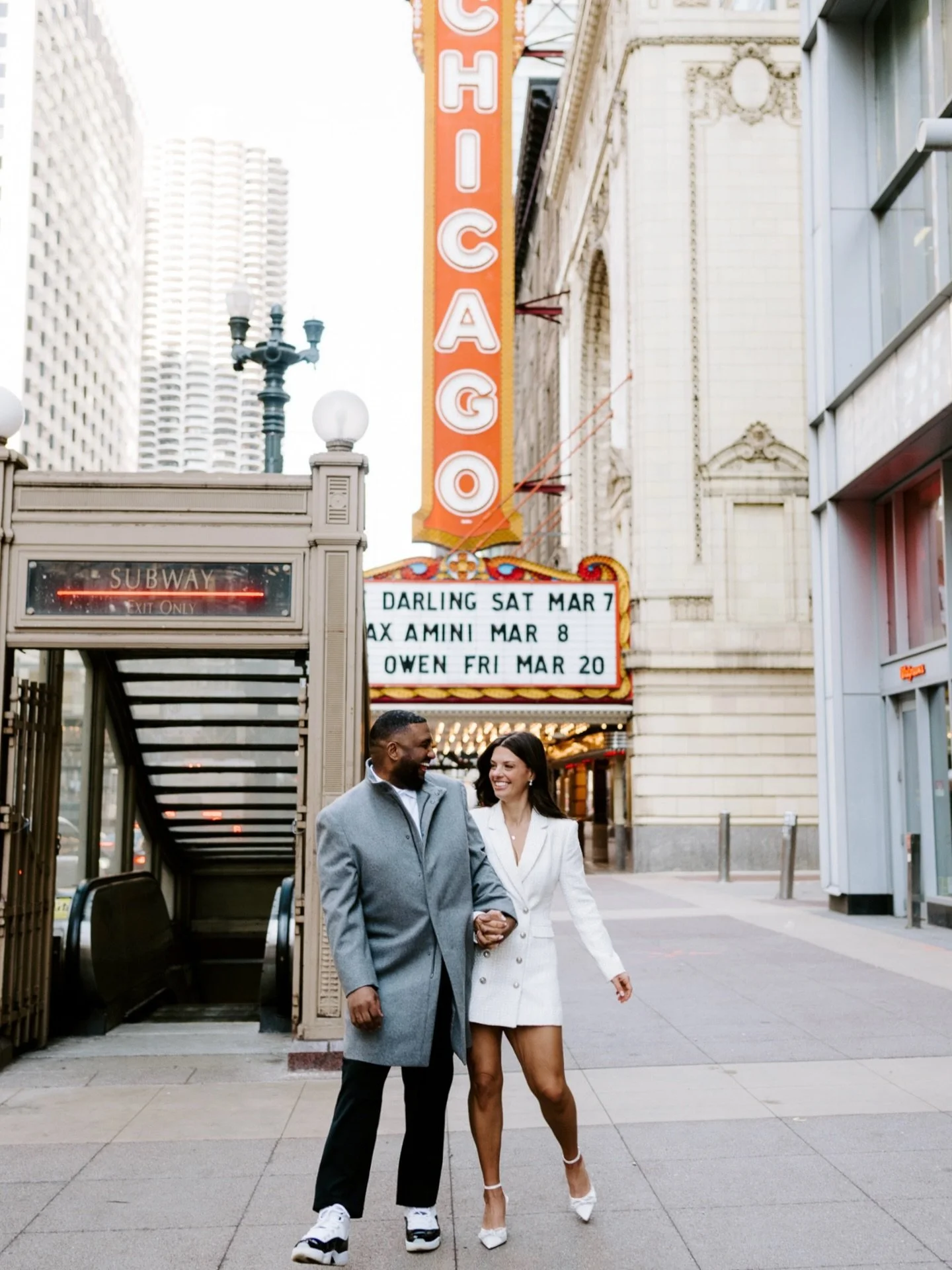 Time for more of these cuties on my feed!!!!! We showed up to the Chicago theater to find construction alllll around us BUT we made it work and still got the cutest pics + these two were the best sports about it 🫶🏻🫶🏻🫶🏻

Sometimes Chicago throws