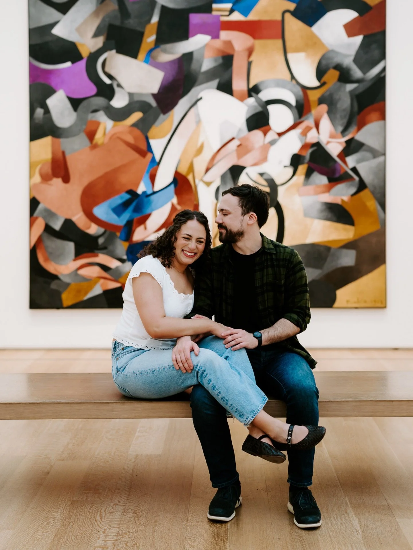 Come onnnnnn how adorable are these two!! Hannah + Noah at the Art Institute part 1 🫶🏻 Our vibe was ~running through the museum on a Wednesday morning having the time of our lives~ and I think we nailed it??? The JOY on their faces??? Priceless. 

