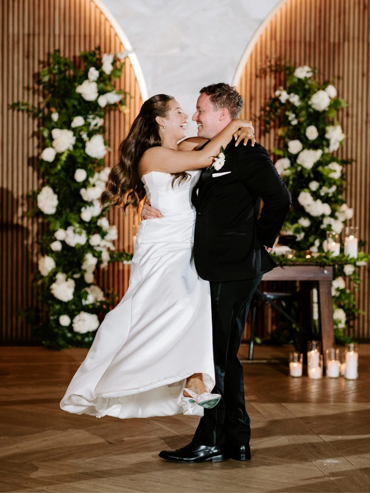 Final wedding galleries are finding their way home and my heart is so full 🫶🏻

Here&rsquo;s some favorite moments at the amazing Chicago Winery on The Ryan&rsquo;s perfect wedding day!!

#chicagowinery #chicagowedding #downtownchicago #chicagoweddi