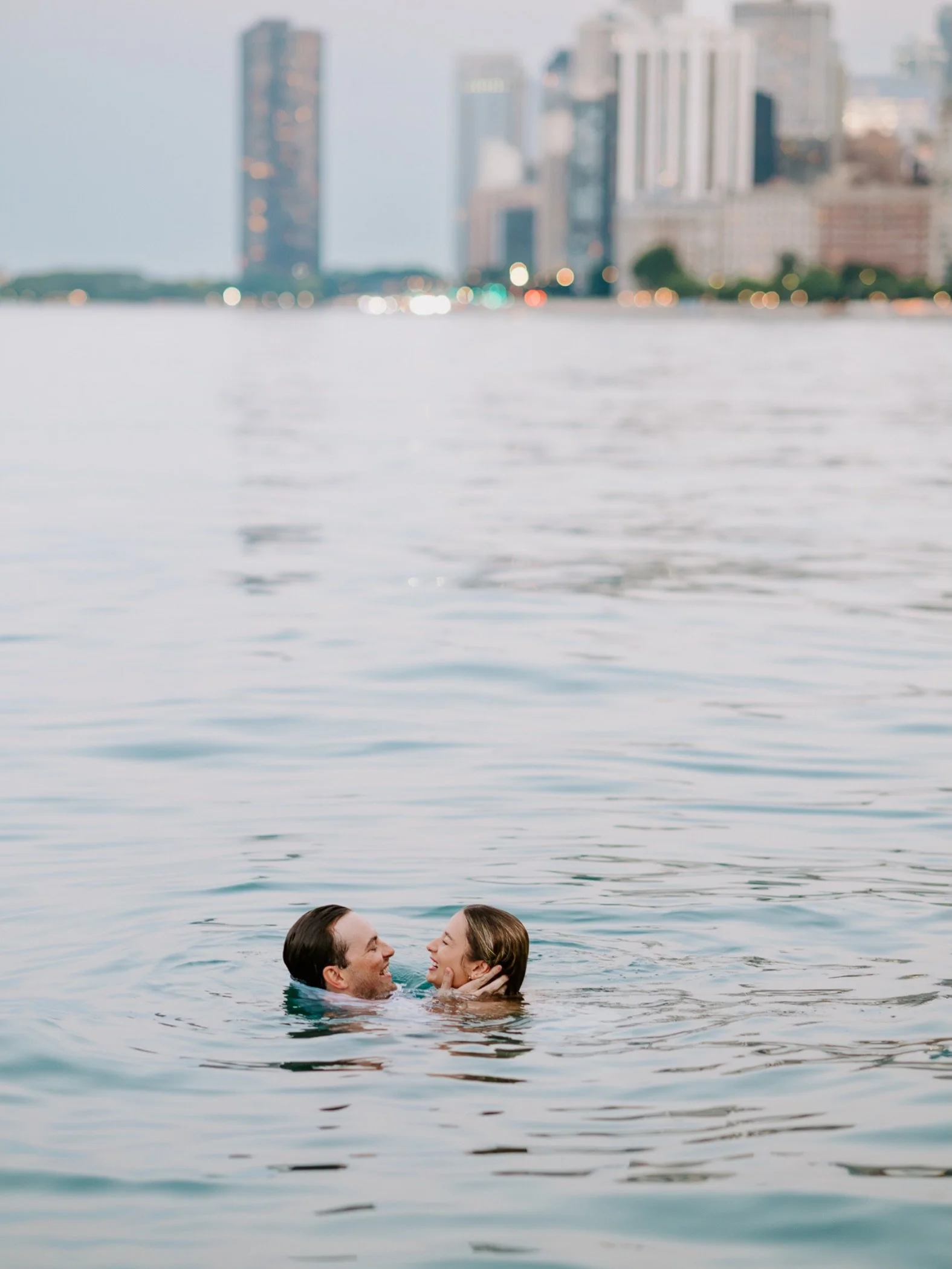 Natalie + Kyle are straight out of a rom com!!!!!

I&rsquo;ve had so many couples jumping into Lake Michigan at the end of their sessions lately and wow wow I am having a BLAST photographing this kind of love 🫶🏻

#chicago #lakemichigan #romcom #rom