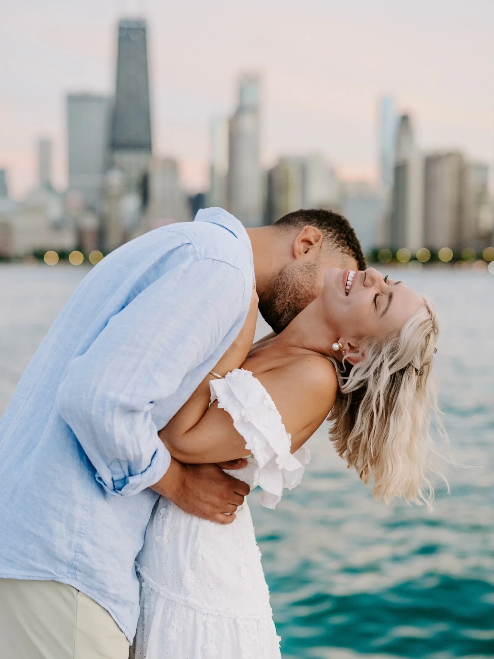 Becky + Adam part 2 because they are the most romantic + beautiful humans!!!!!

#chicago #engaged #engagementphoto #chicagoengagementphotographer #northave