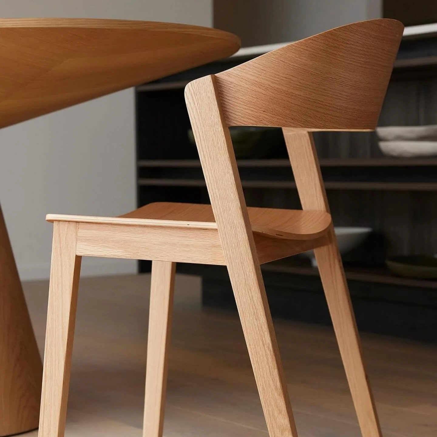 Let us introduce you to Read - The dining chair hitting all the right angles 

Available in Natural Oak and Black Oak veneer finishes