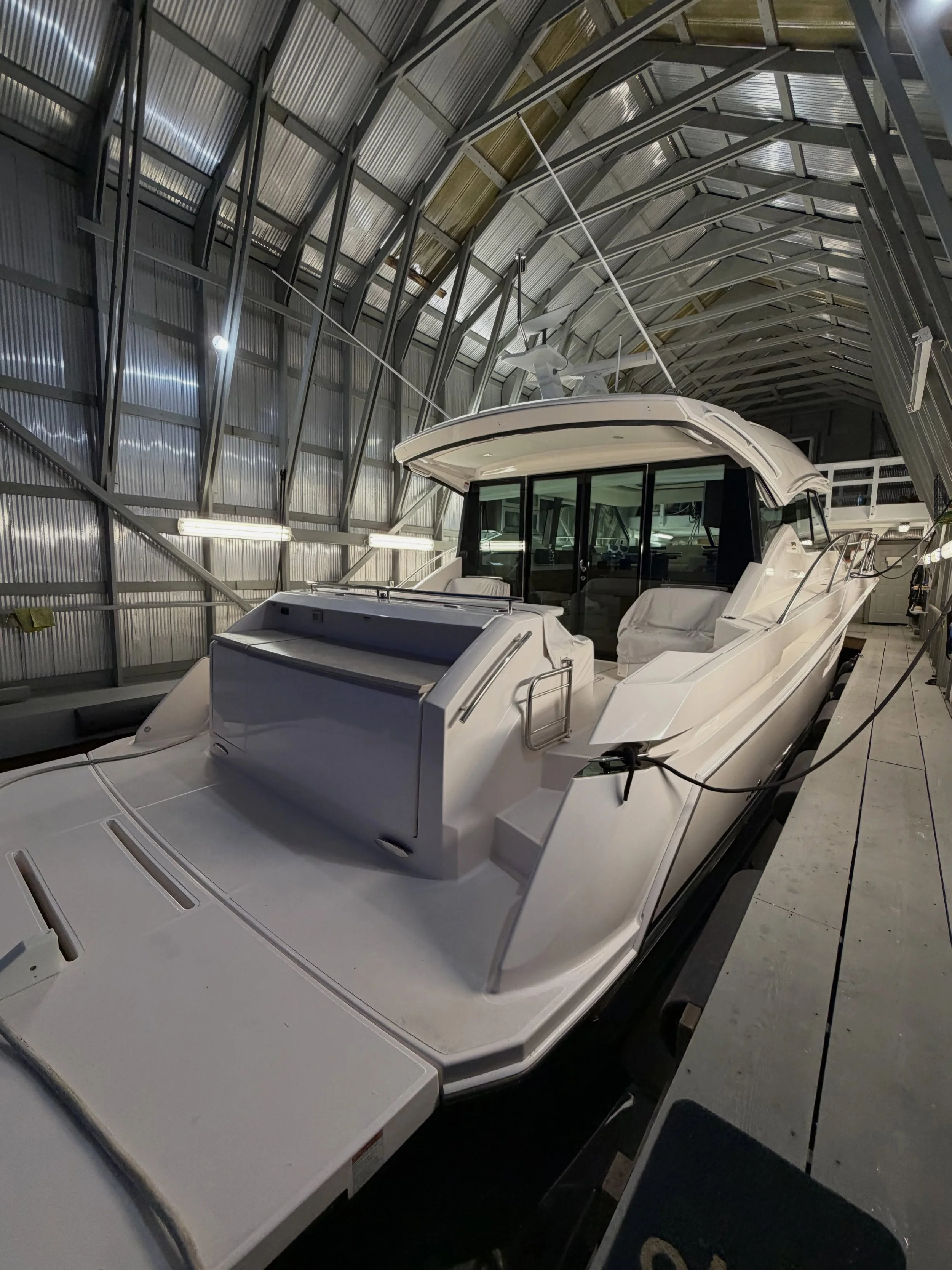 50ft Tiara Yacht in for 20 hour compound polish &amp; wax 💯