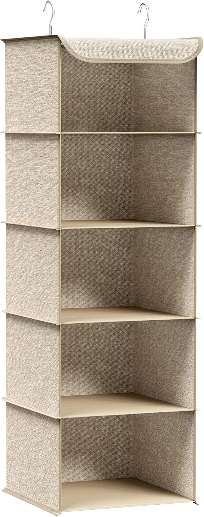 Een beige, stoffen deurrek met vier planken en twee ophanghaken aan de top.