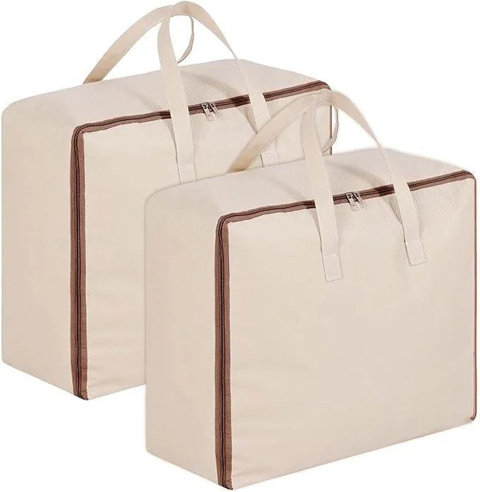 Twee beige draagbare kussens of matrashoezen met rits en handvatten.