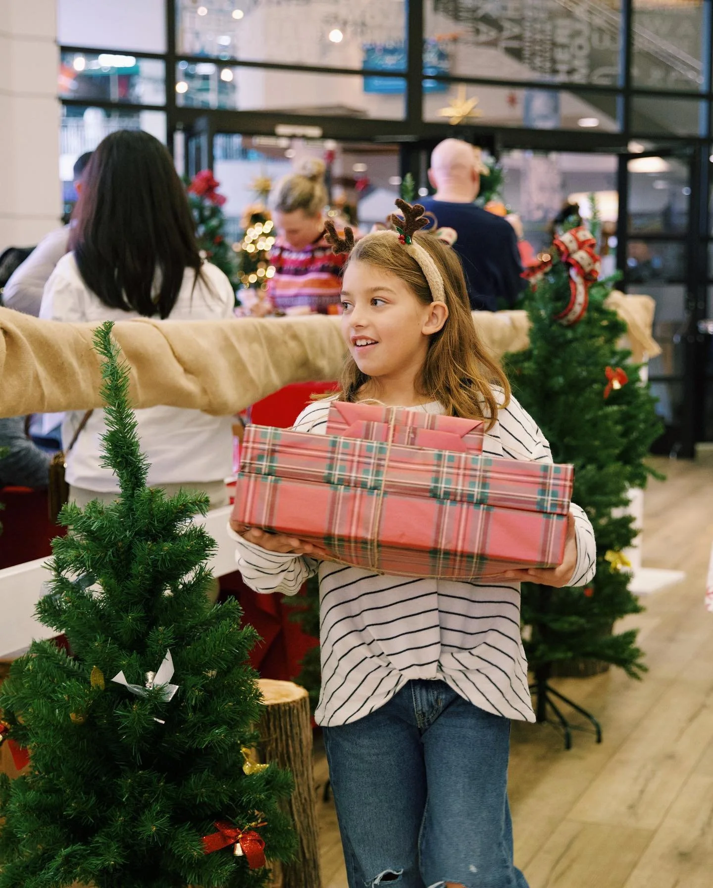 Make sure you get your last-minute shopping done🙃because Angel Tree gifts are due back this weekend! 🎄🎁✨

You can drop gifts off in our main lobby Saturday and Sunday. Additionally, on Sunday at our Woodlands campus, we&rsquo;ll have FedEx trucks 