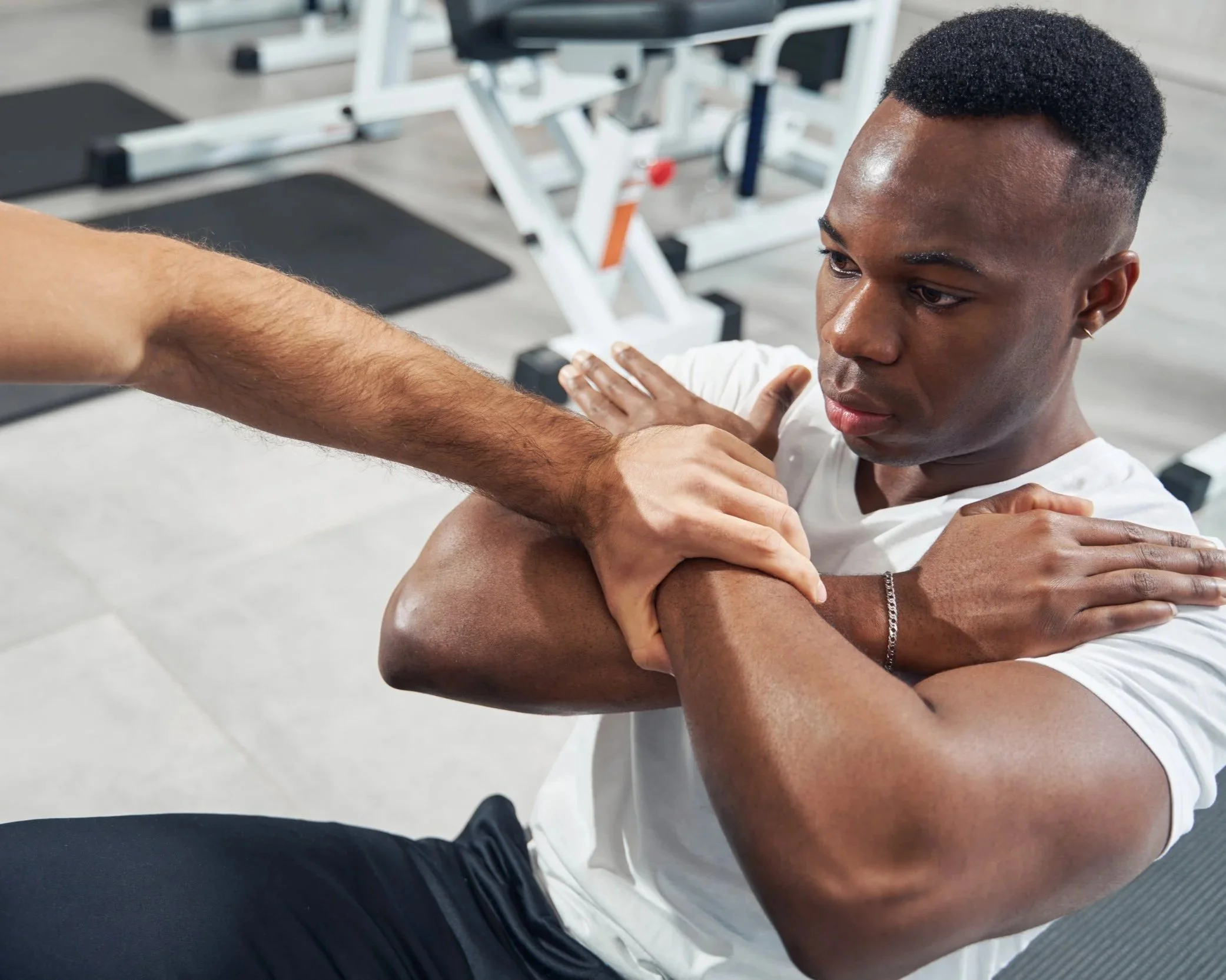 young-male-patient-undergoing-muscle-strength-asse-2026-03-20-00-16-57-utc.jpg