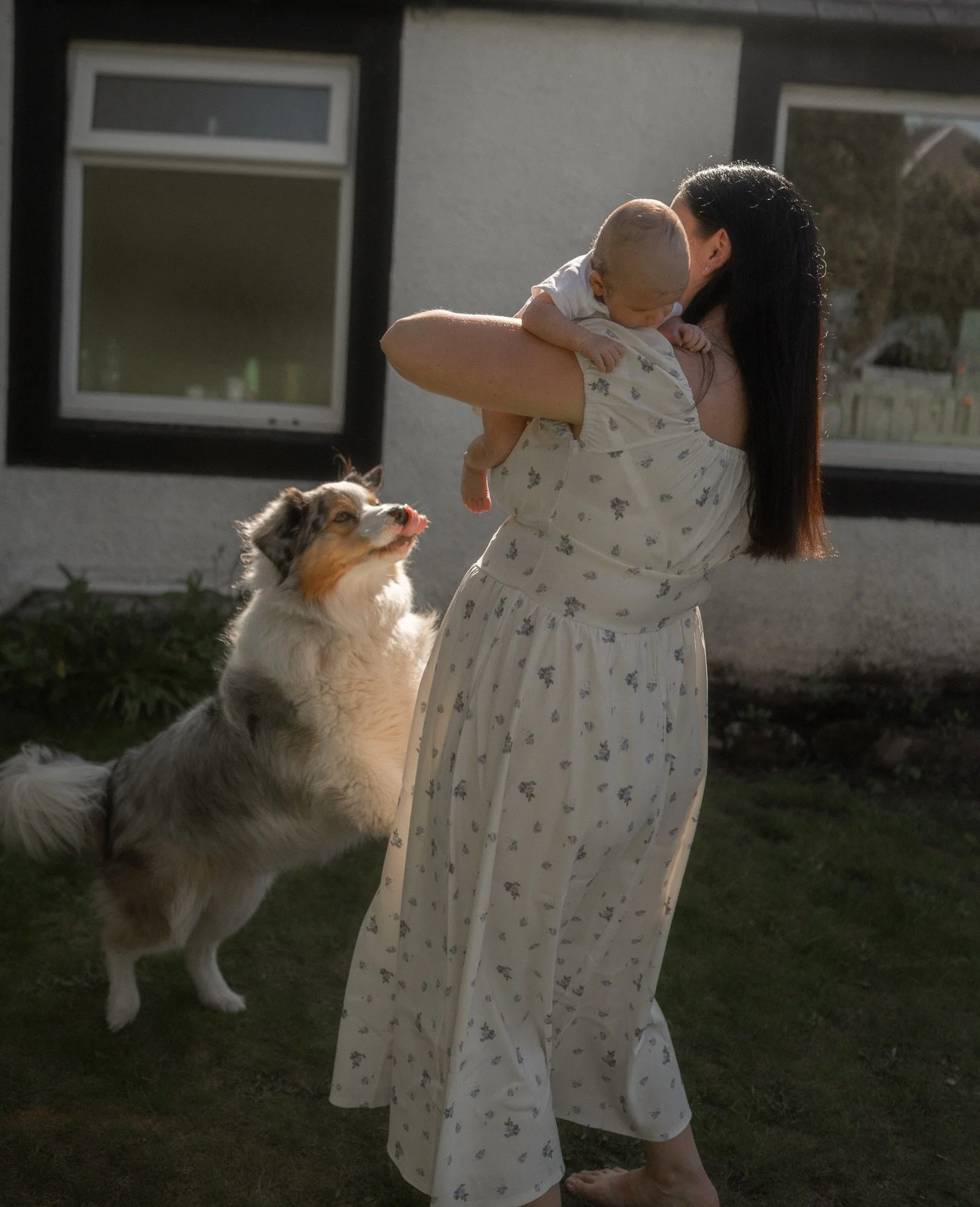 The loveliest at home session with a tiny 6 week old 🥺 it&rsquo;s the most special time welcoming a scrunchy little human into your family and what a treat to be there to capture photos that will be revisited for years to come 💕
