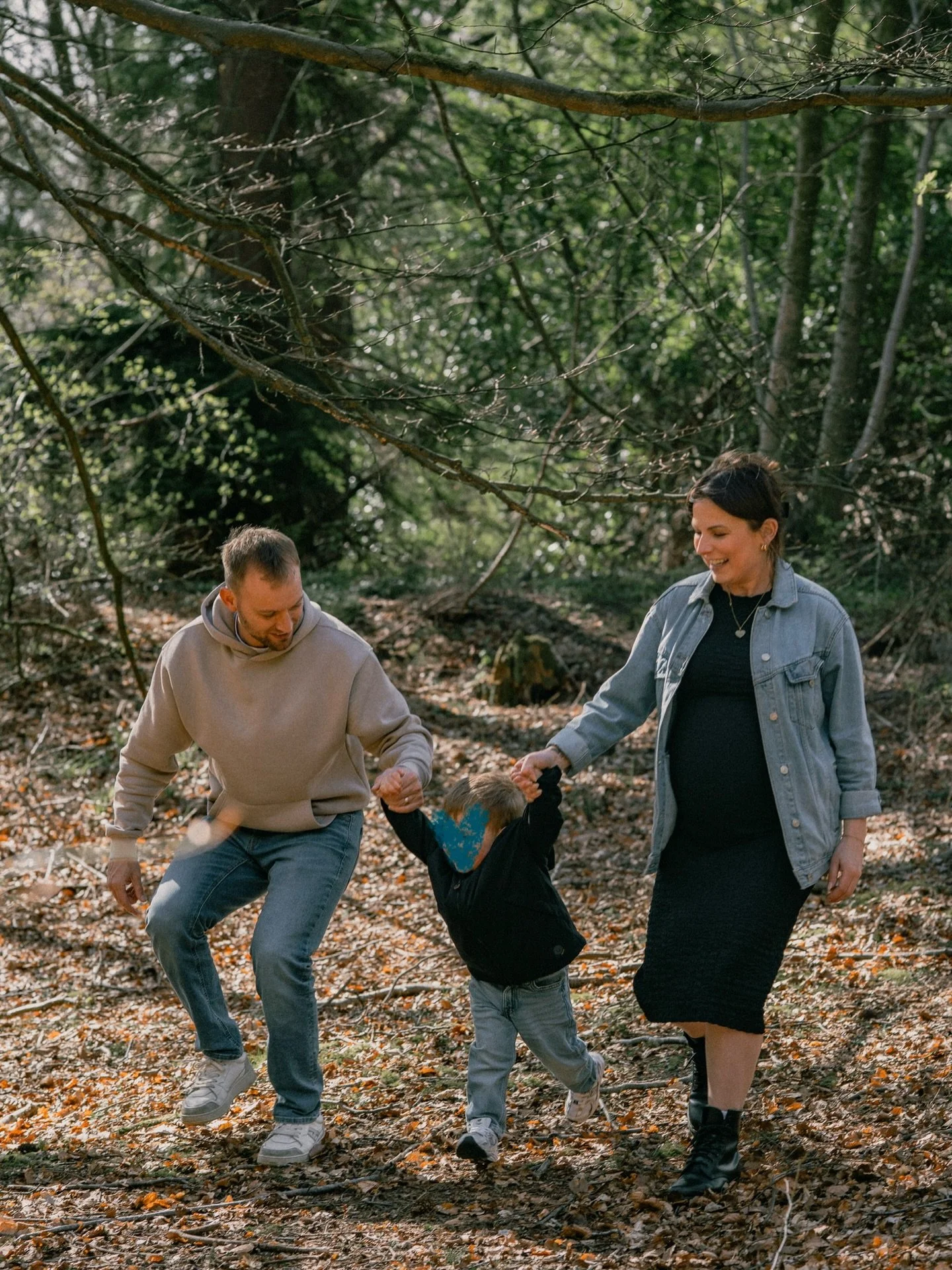 A little throwback to some family fun 🫶🏻

Keywords
Perthshire family photographer, Scotland family photographer, candid family photography, omg I hate writing these, natural family photographer