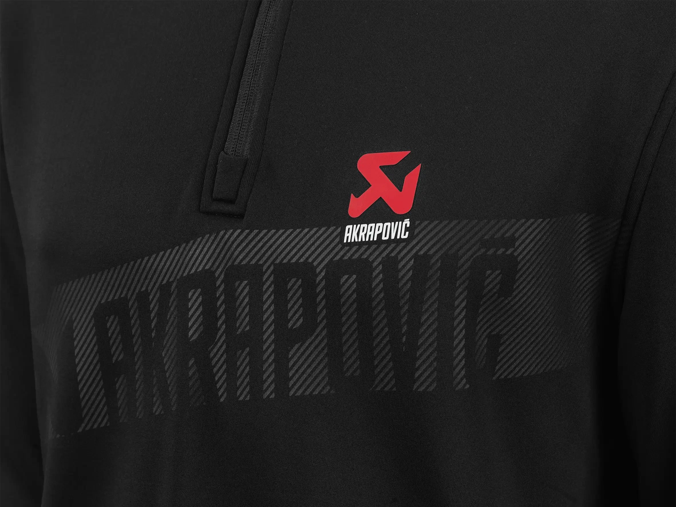 AkrapovicCorpoCollection_Turtleneck_detail_LogoFront_M_4.webp