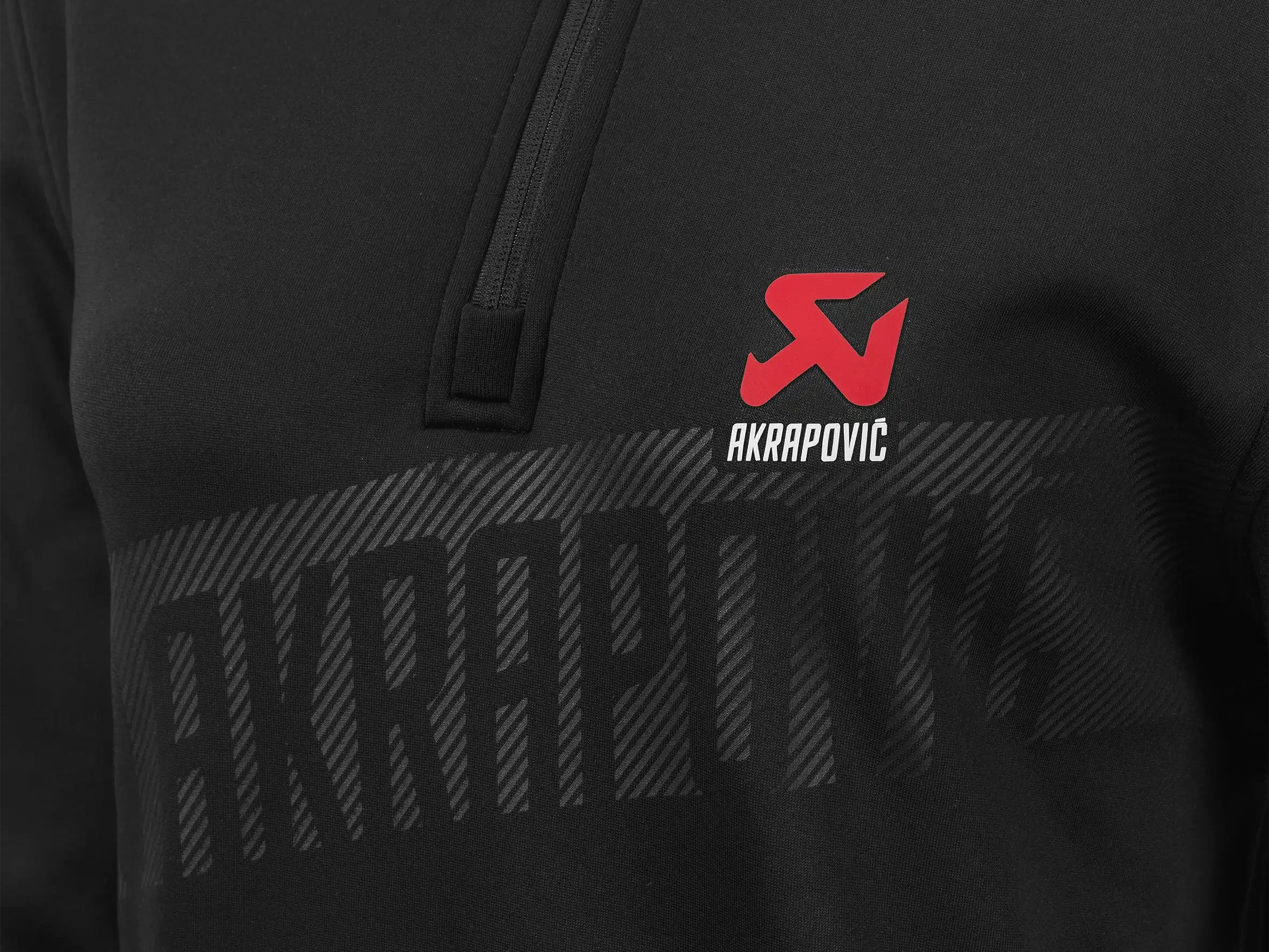 AkrapovicCorpoCollection_Turtleneck_detail_LogoFront_W_3.webp