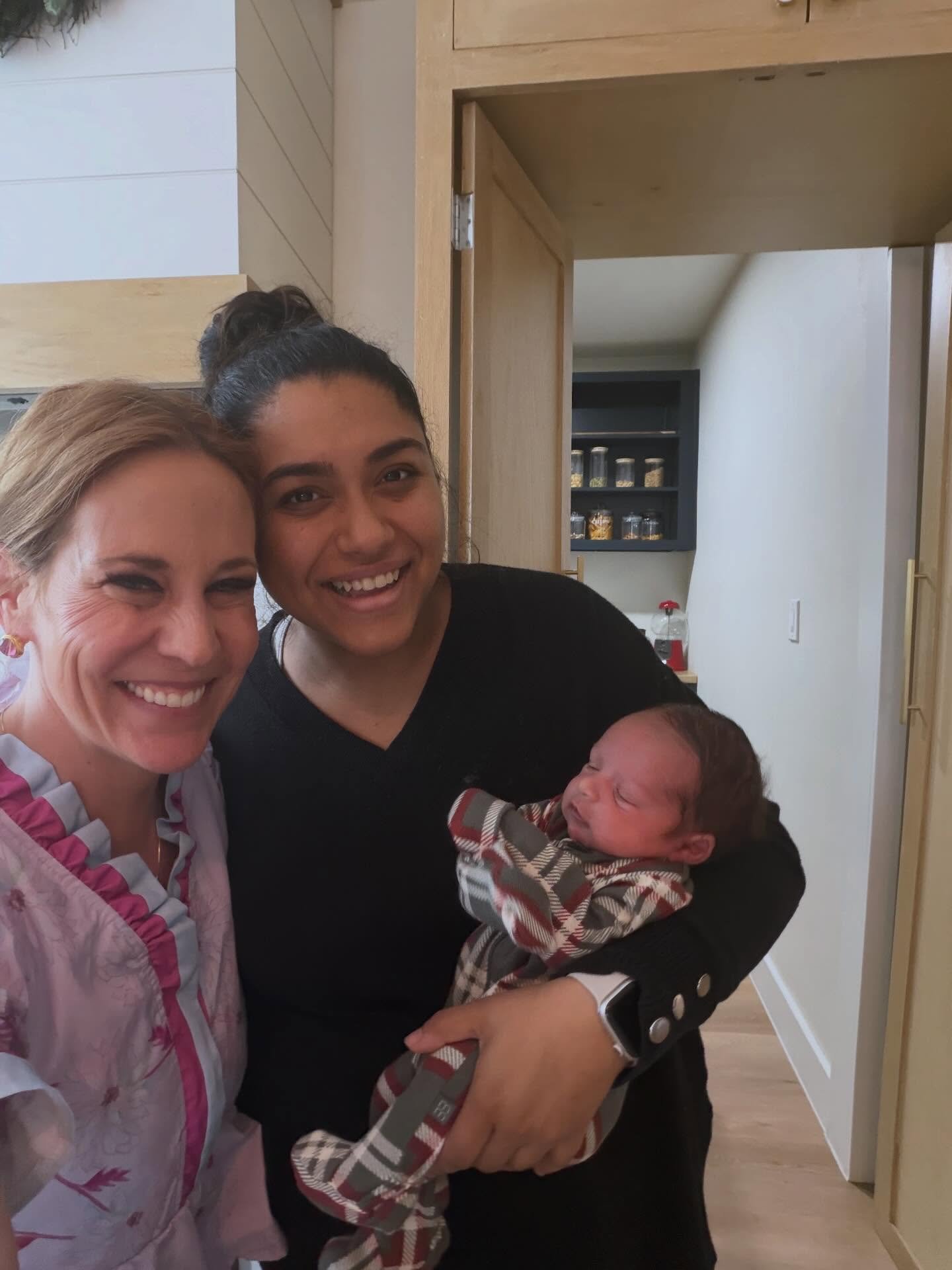 Another closing in the books for Adam &amp; @thehashs.invest 👏🏻
Thankful he is part of the crew.. congratulations on another home sold!!