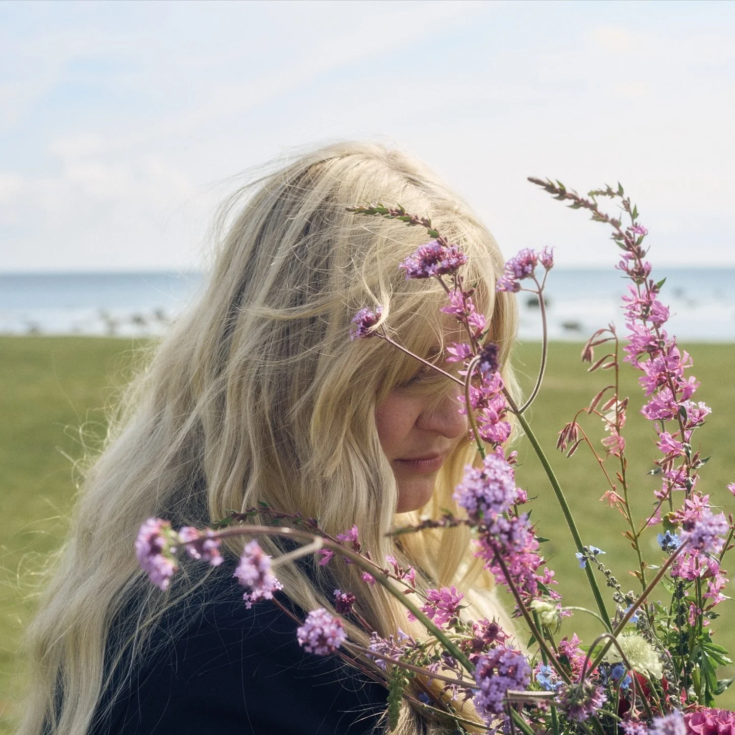 &lsquo;honey rose&rsquo; will be yours October 22. can&rsquo;t wait to share it with you 💛

📸 @picturesbyjenn