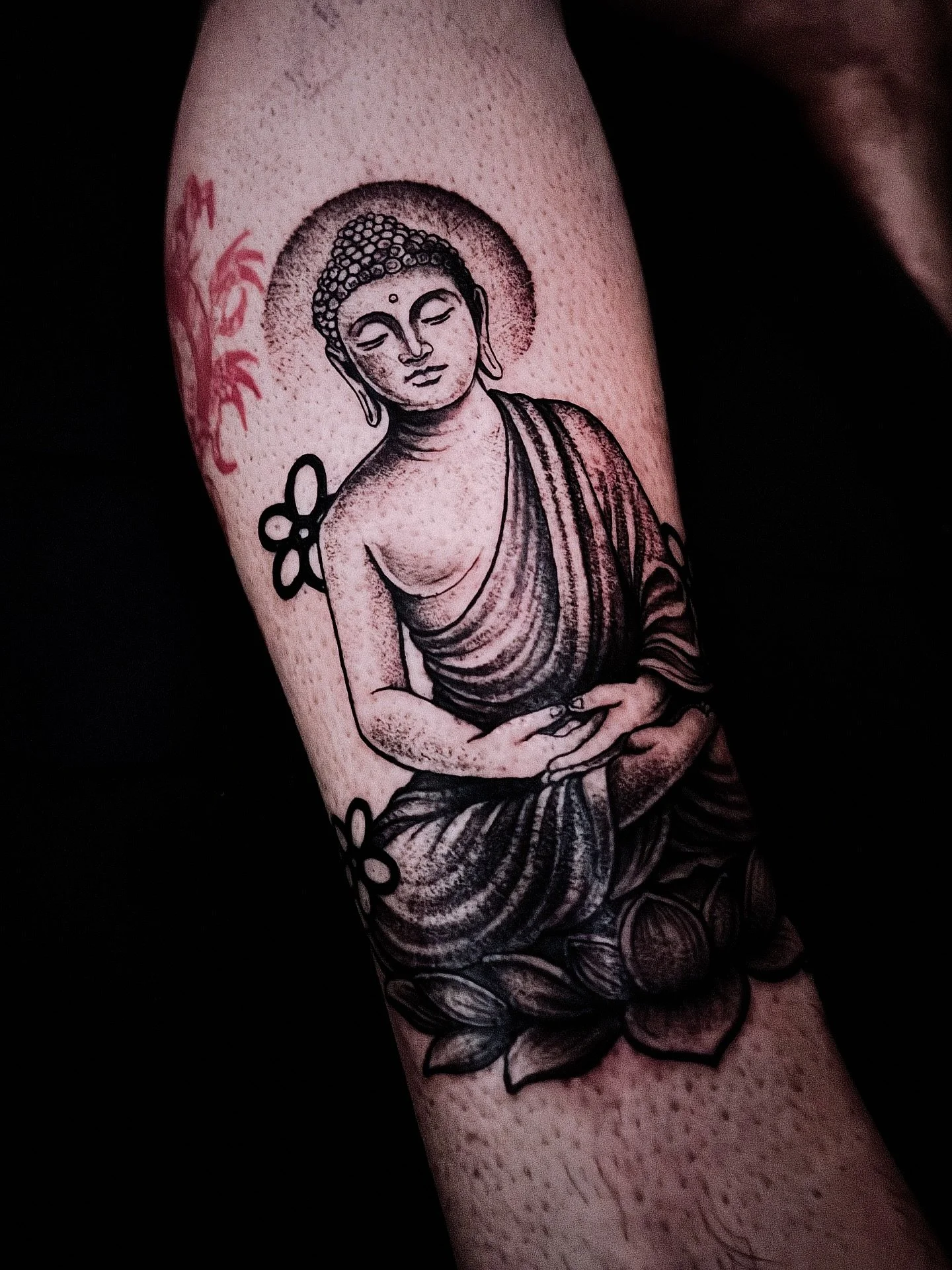 Buddha 🪷🕉️
&bull;
Bookings open for December
Check the link in bio.
&bull;
#buddhastatue #buddhatattoo #flowers #blacktattoo #wipshading #elitetattoo #vladblad