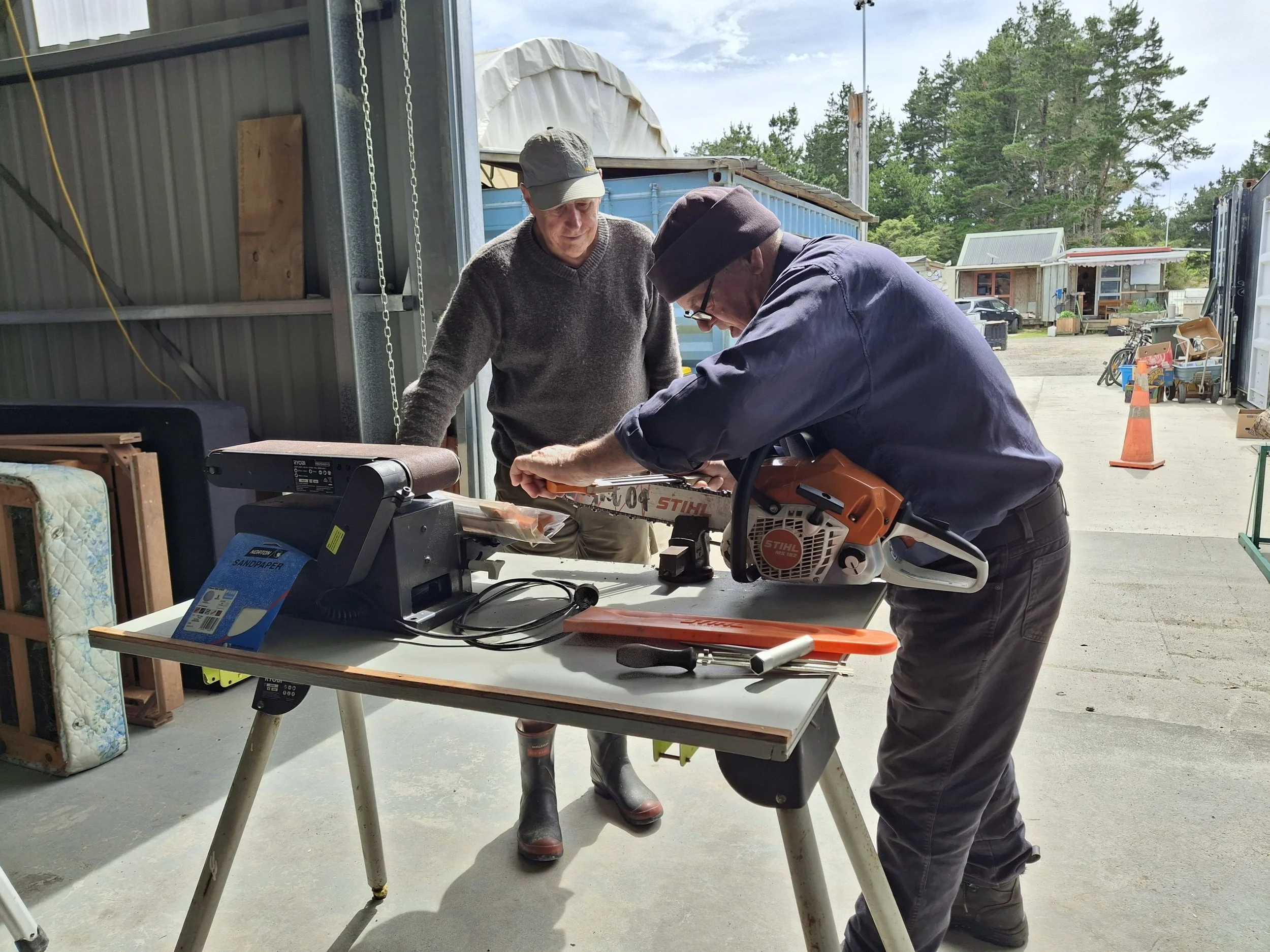 Chainsaw maintenance workshop with Max