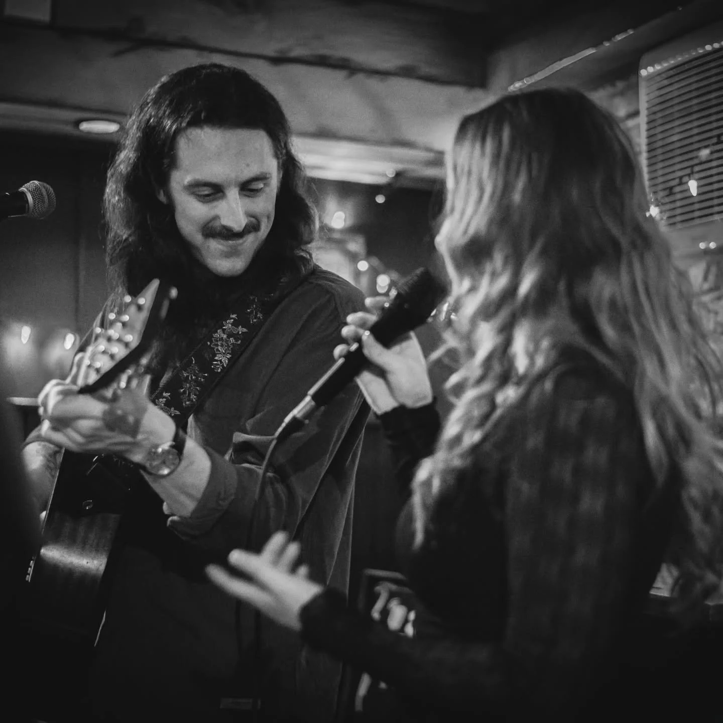 We're back at one of our favourite venues tomorrow night!✨️

It's always a lovely warm welcome from everyone at the @threemarysleith and we'll be there to add a little live music to the evening for you from 7:30-9:30pm!🎙

Come along, sip a cocktail 