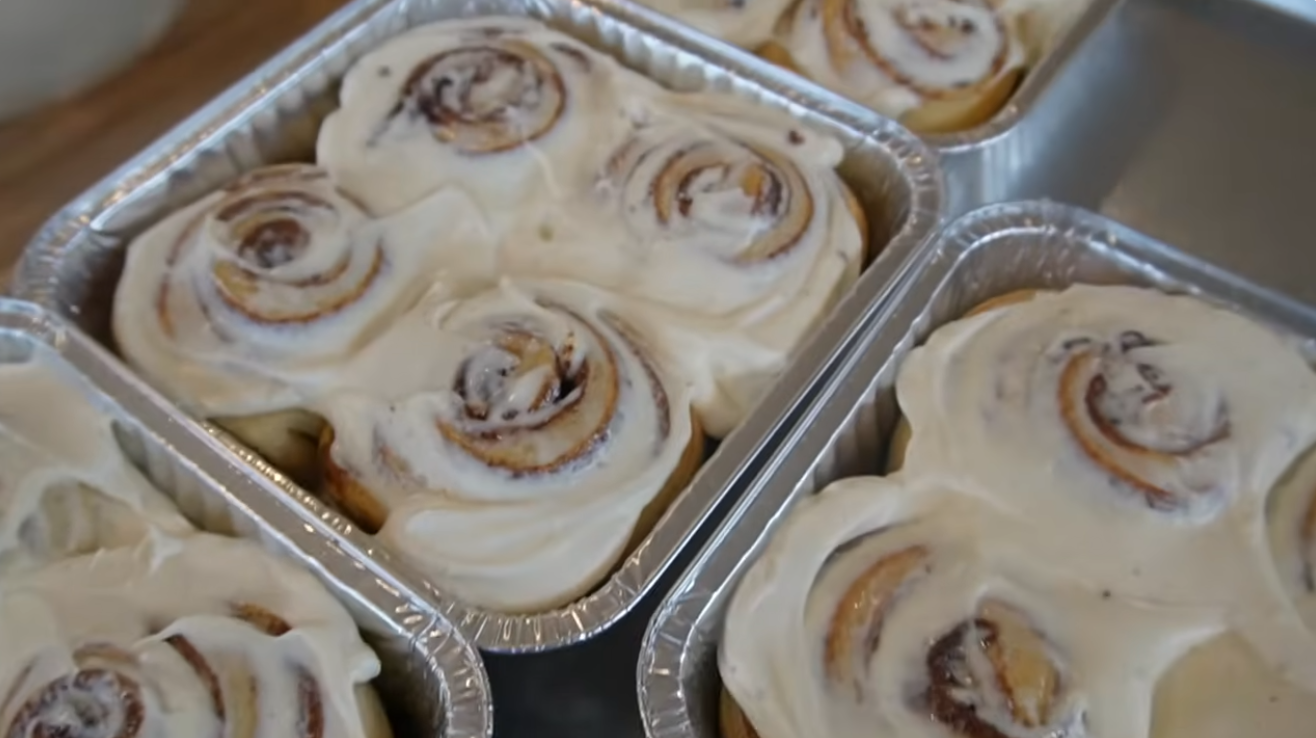 Cinnamon Rolls 2.png