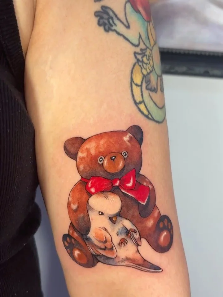 A teddy bear and a baby bird comforting each other 🎀🧸❤️&zwj;🔥⭐️

Bookings open for NYC in June! Custom and flash are both available. Booking in bio, DM for inquiries.

#tattoo #tattoos #nyctattoo #artistsoninstagram #nyctattooartist