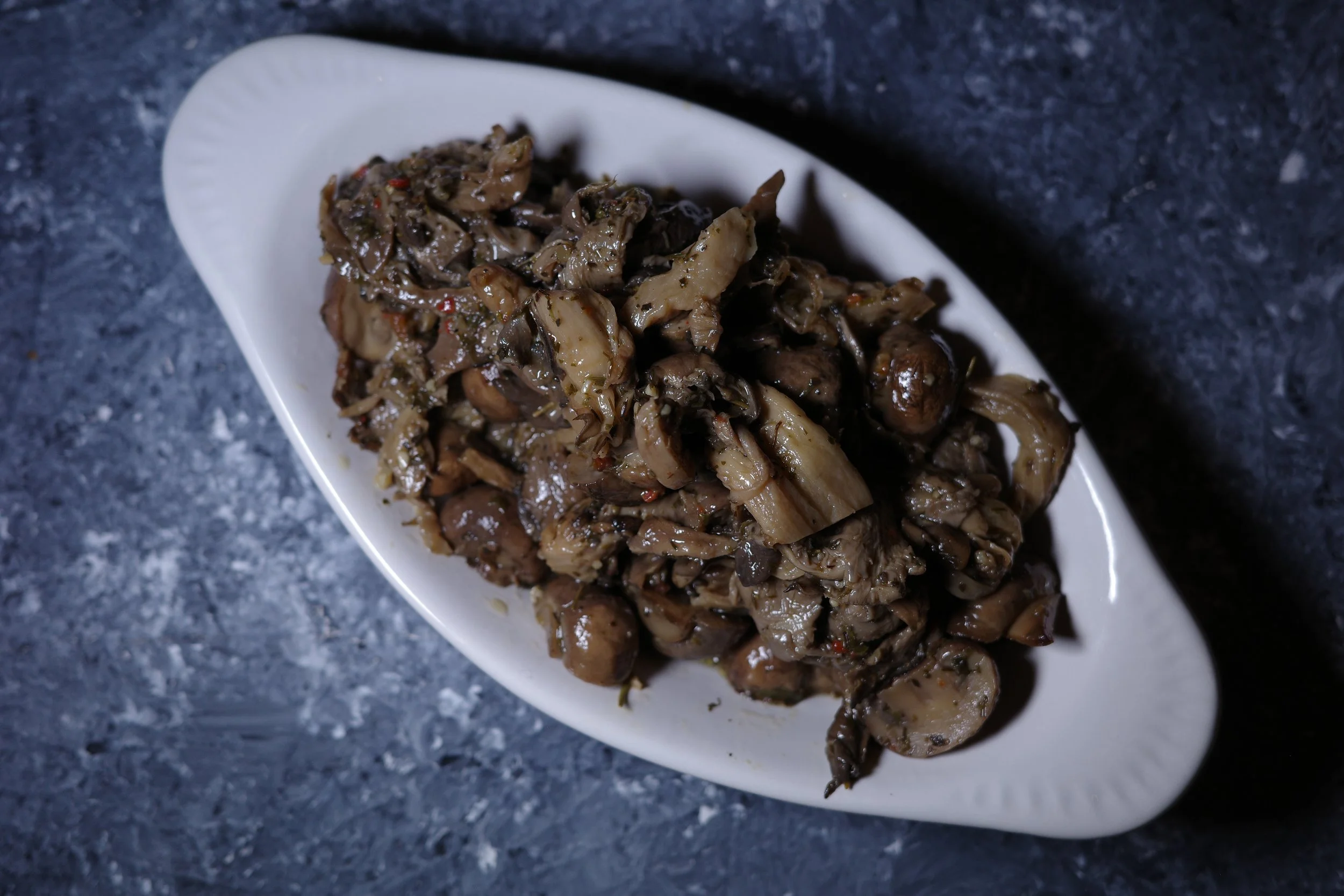 Mushrooms in clay pot - Entree