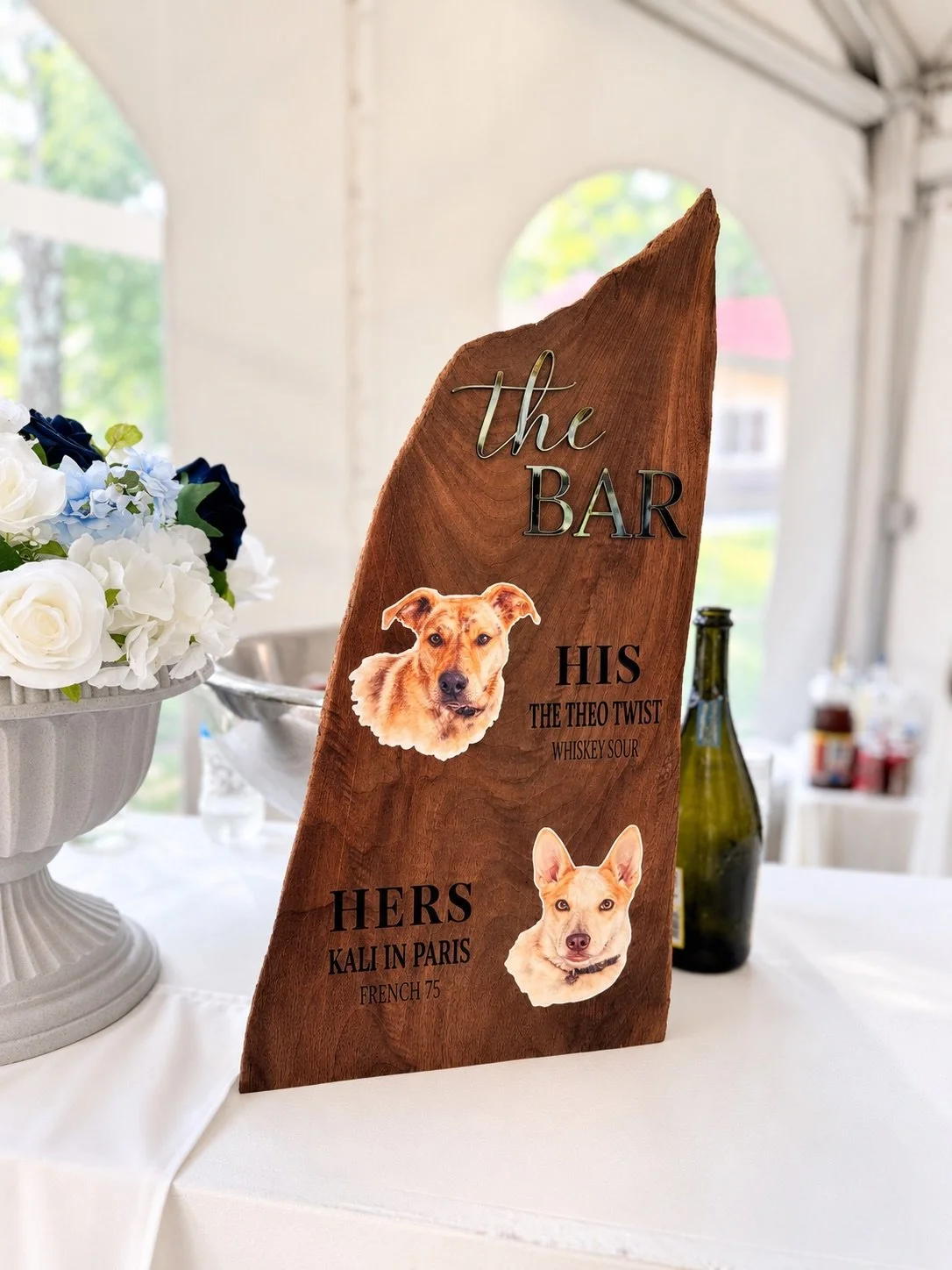 Because your fur babies deserve a spot at the bar, too! 🐾🍸🤍

We loved giving these two pups a starring role on the Dupels&rsquo; signature drink sign, a fun little detail that made their wedding feel even more personal. 🐶

The natural wood added 