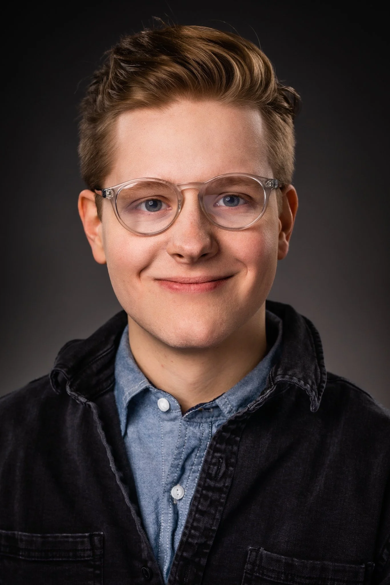 How to pose and prepare for an acting headshots