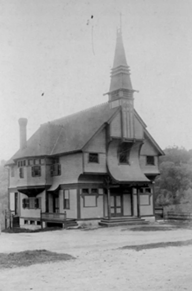 Town hall in its original 1882 form. The Gothic details were removed in a 1916 renovation.