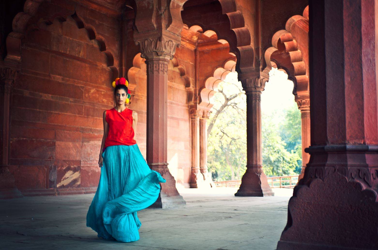 THE CURIOUS TALE OF THE MULTIPLYING CROWD.