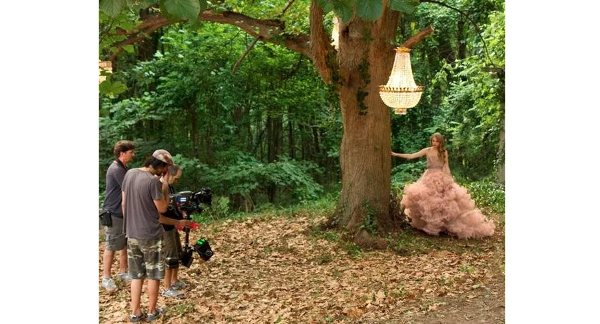 BEHIND THE SCENES...WITH TAYLOR SWIFT