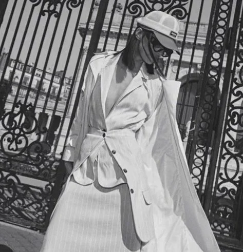 UN JOUR A PARIS
