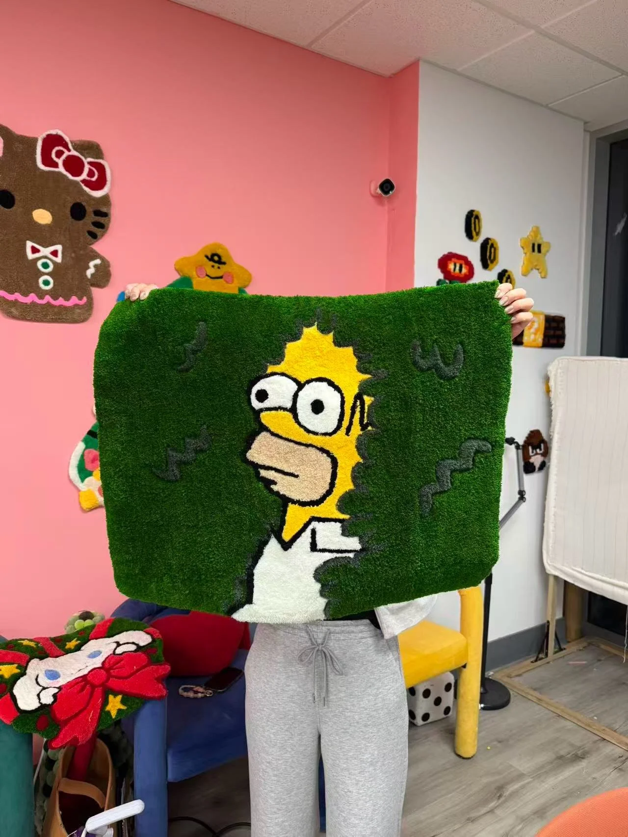 Simpsons have been a fan fave lately 🍩💥 We&rsquo;ve had so many Simpsons pieces this January and we&rsquo;re obsessed.
Swipe left to see more 👉 including some seriously impressive kid-made rugs (future artists fr 👏).

And of course&hellip; Waldo 